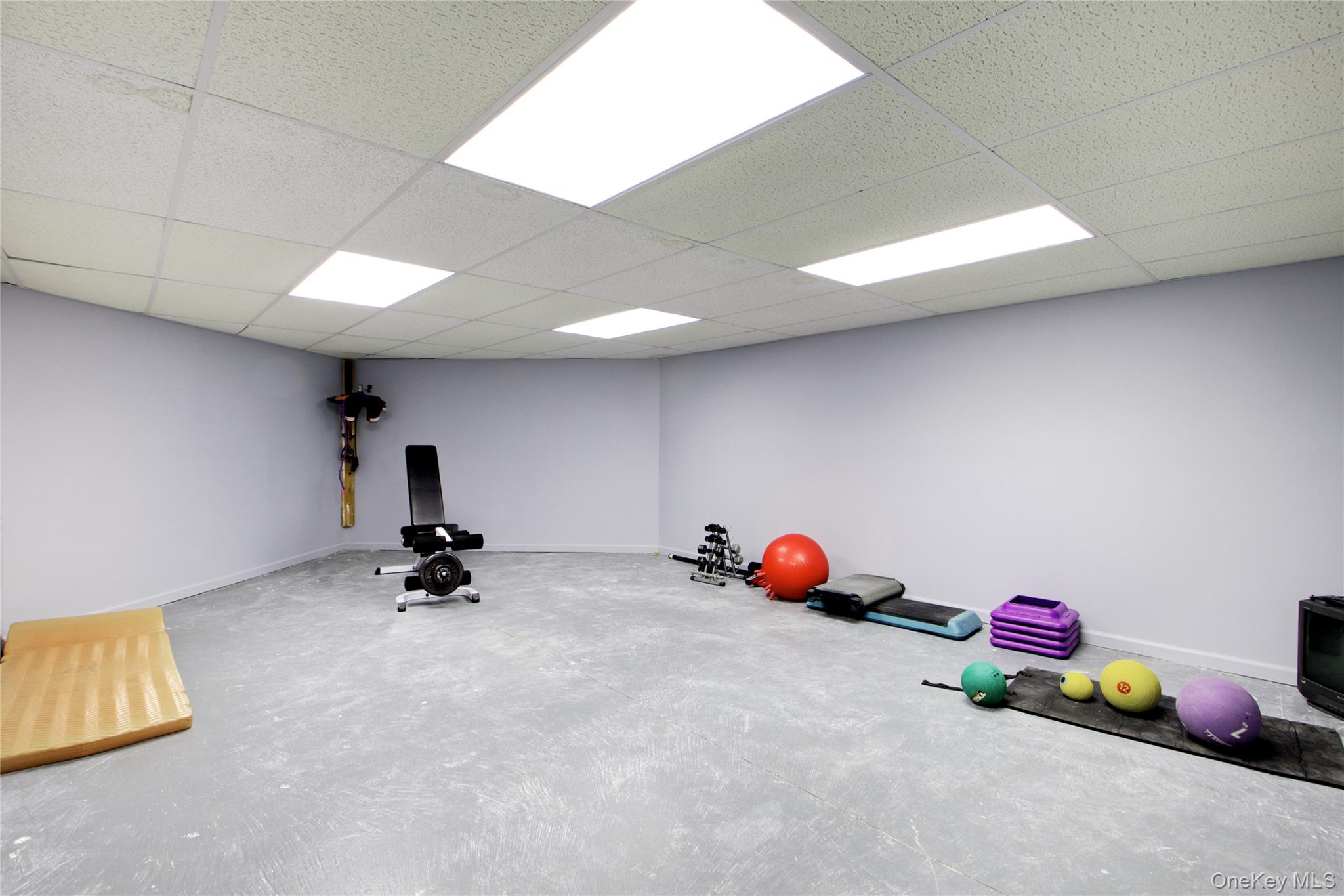 #14 photo, 7 Pin Oak Court, Old Brookville , NY 11545