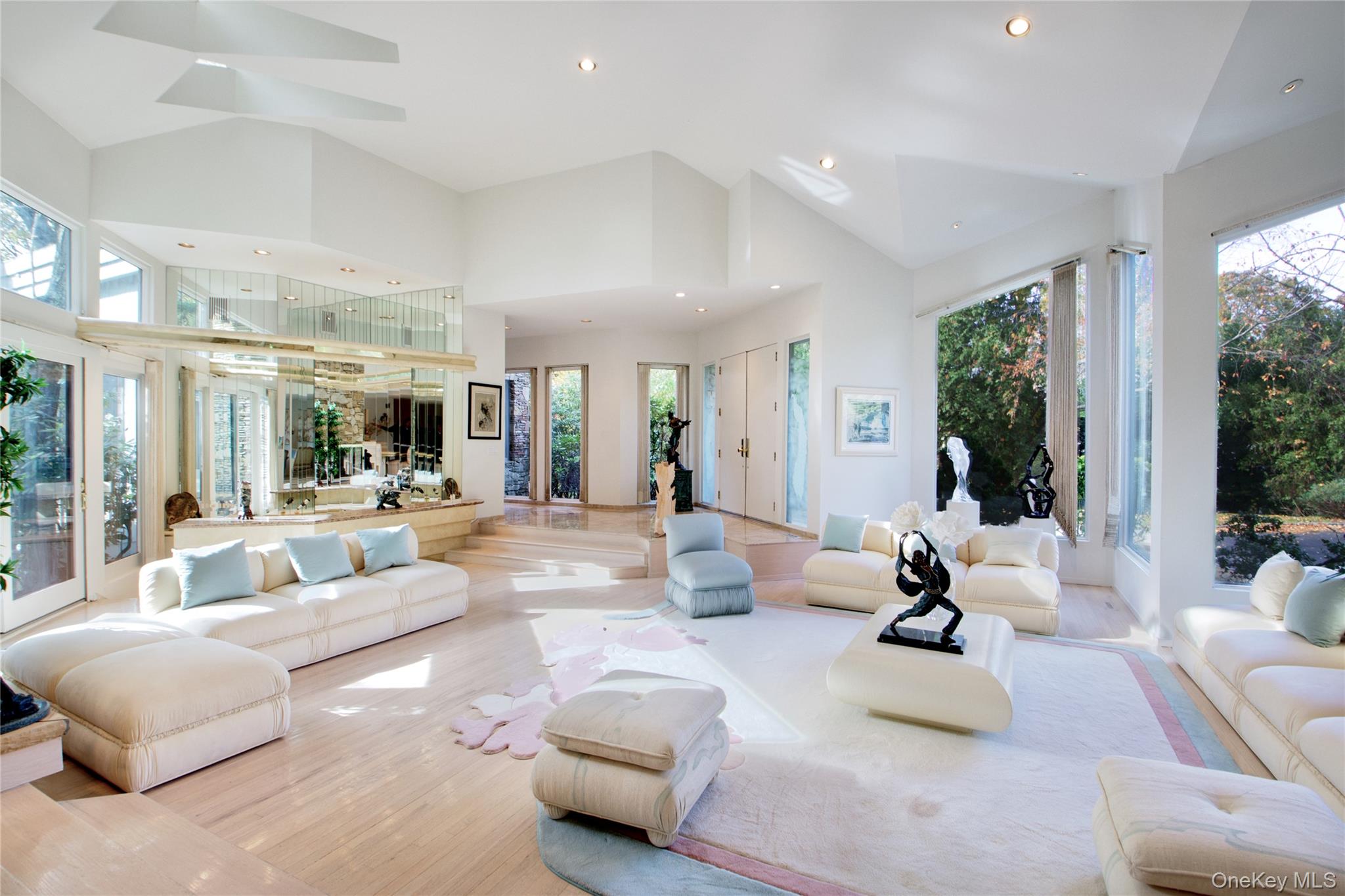 #4 photo, 7 Pin Oak Court, Old Brookville , NY 11545