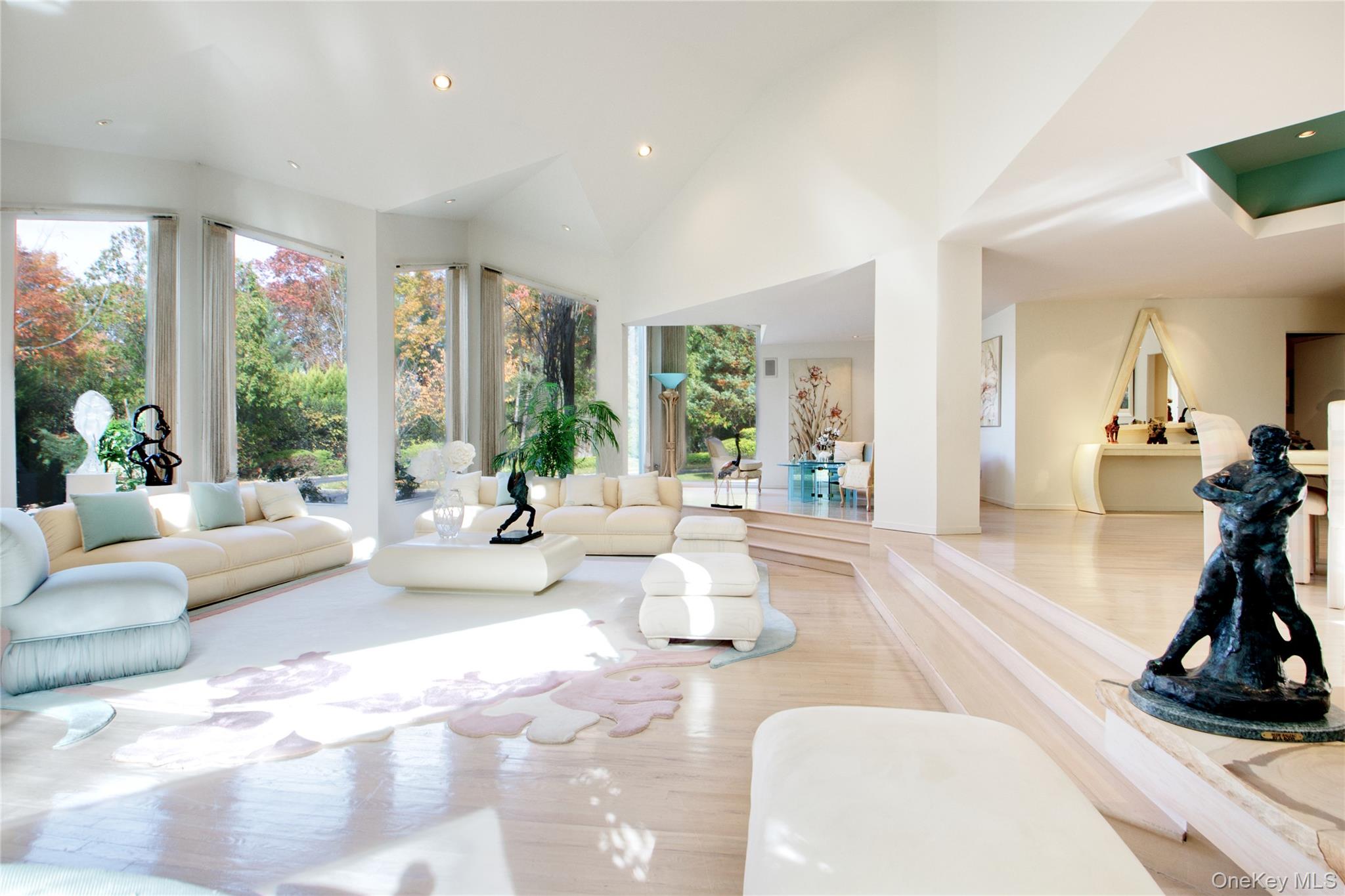 #5 photo, 7 Pin Oak Court, Old Brookville , NY 11545