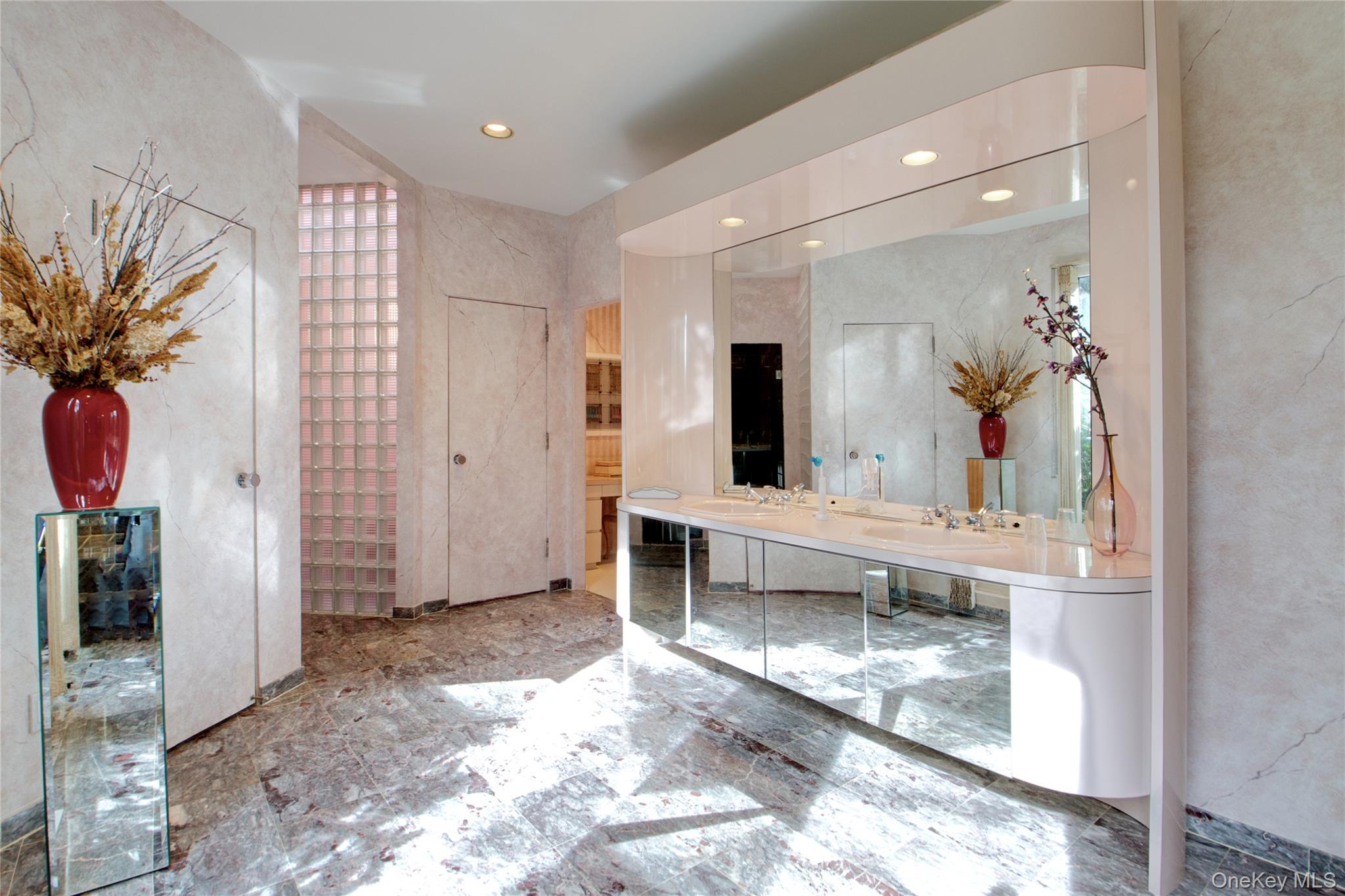 #9 photo, 7 Pin Oak Court, Old Brookville , NY 11545