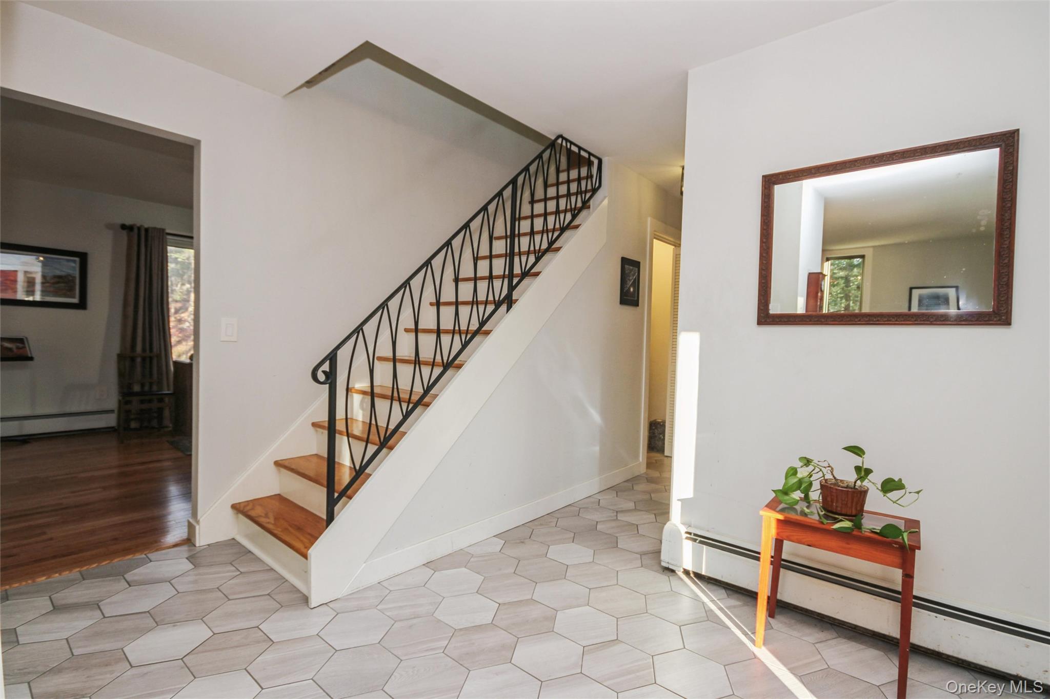 #7 photo, 5 Van Court, Hyde Park , NY 12538