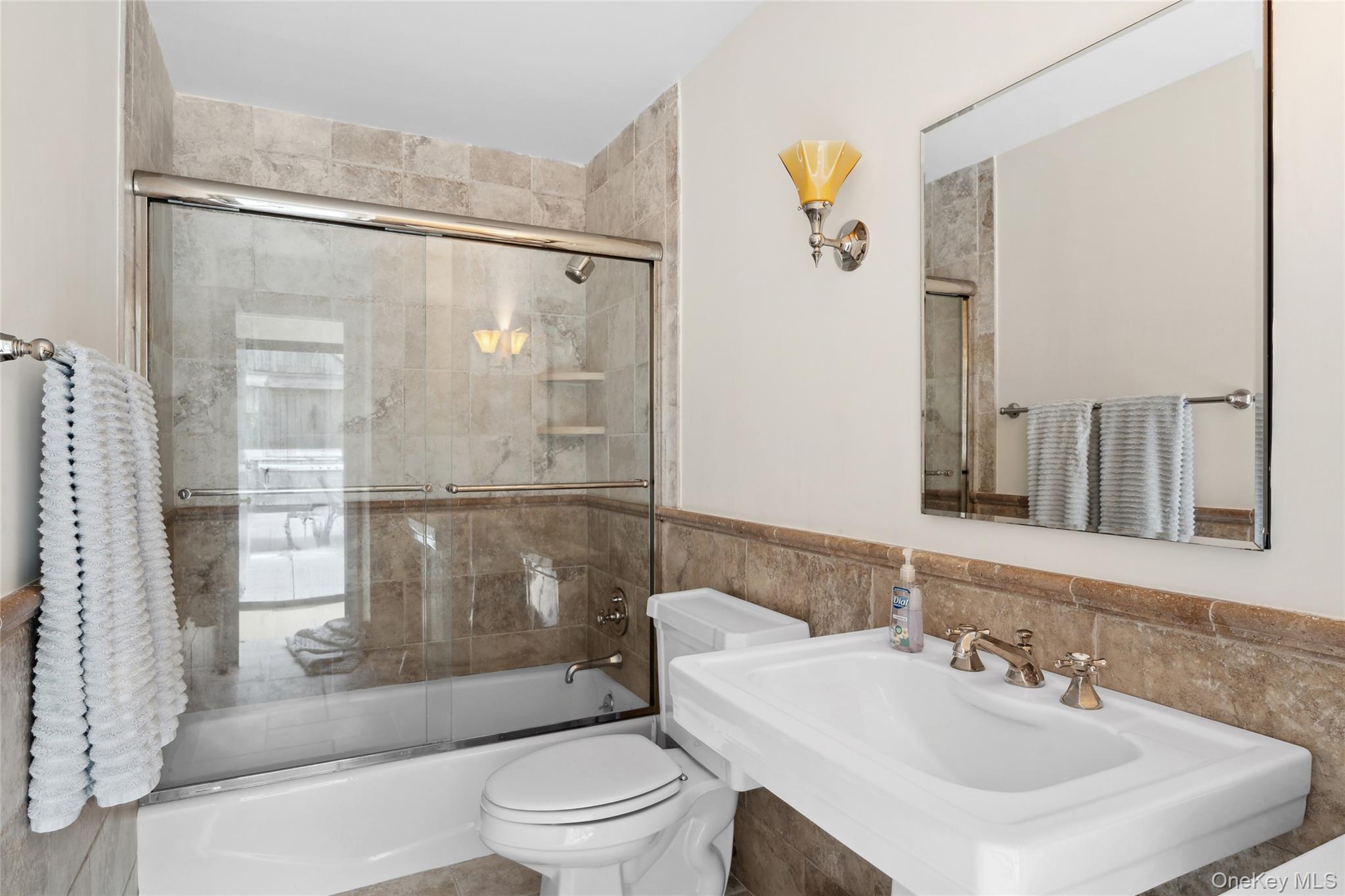 #17 photo, 26 Woodland Way, Quogue , NY 11959