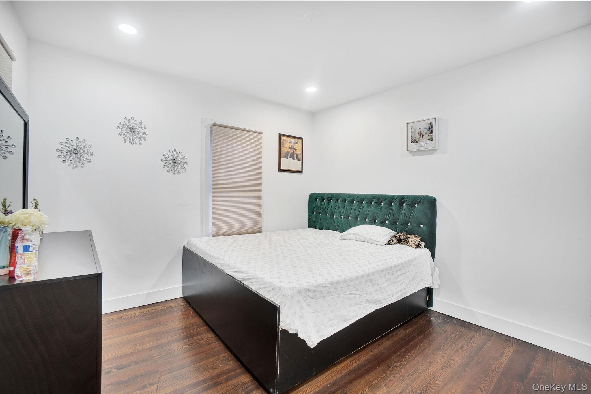 #19 photo, 810 Wallace Avenue, Baldwin , NY 11510