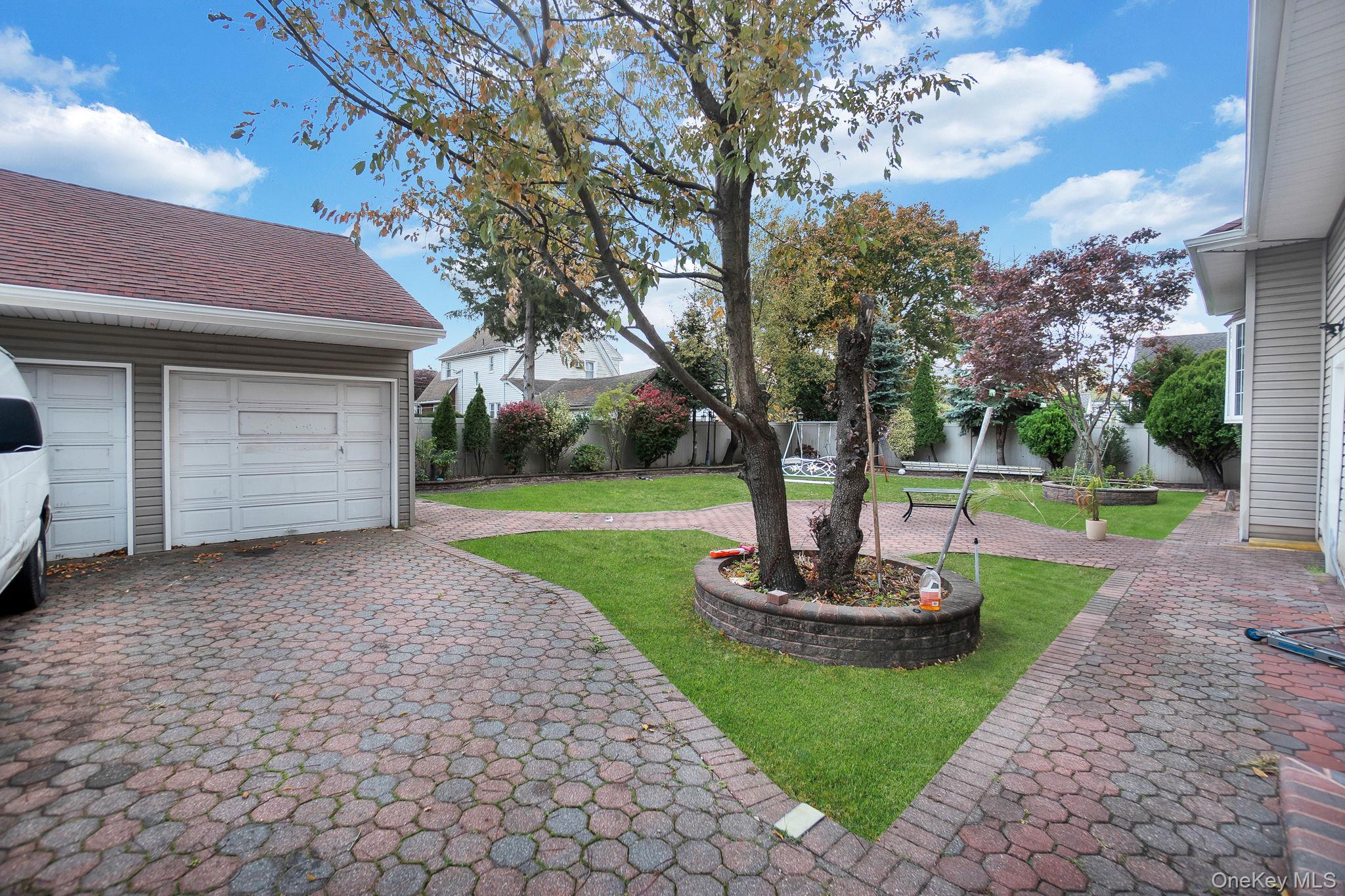 #3 photo, 810 Wallace Avenue, Baldwin , NY 11510