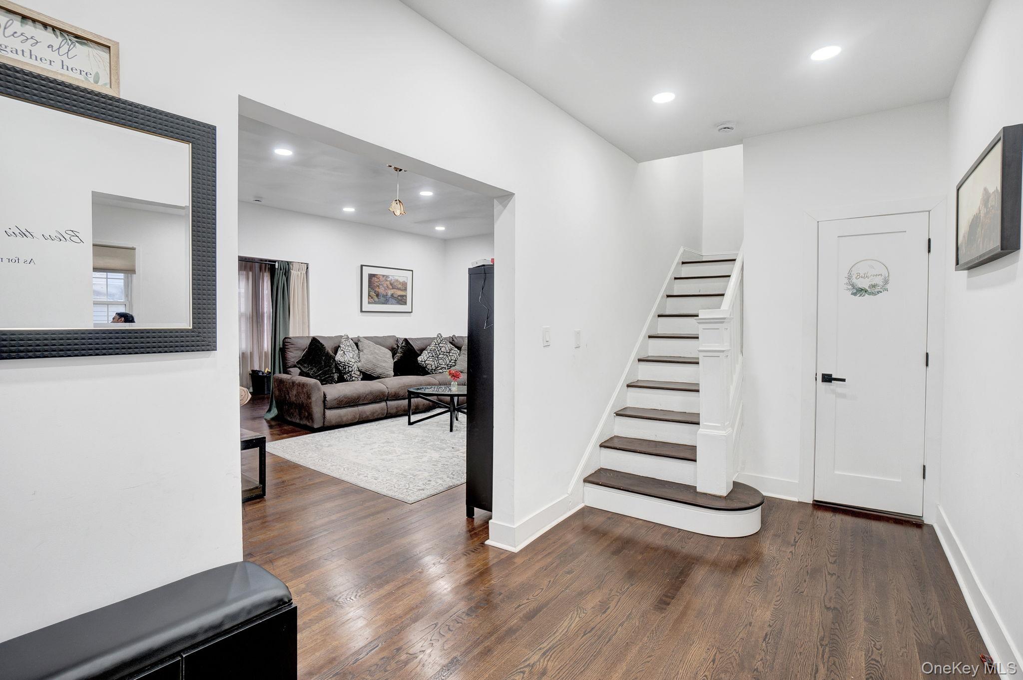 #5 photo, 810 Wallace Avenue, Baldwin , NY 11510