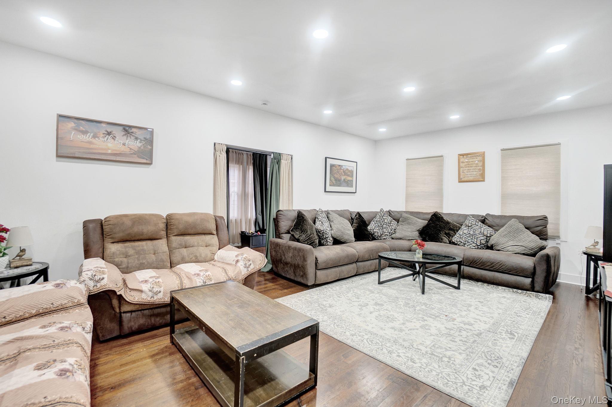 #7 photo, 810 Wallace Avenue, Baldwin , NY 11510