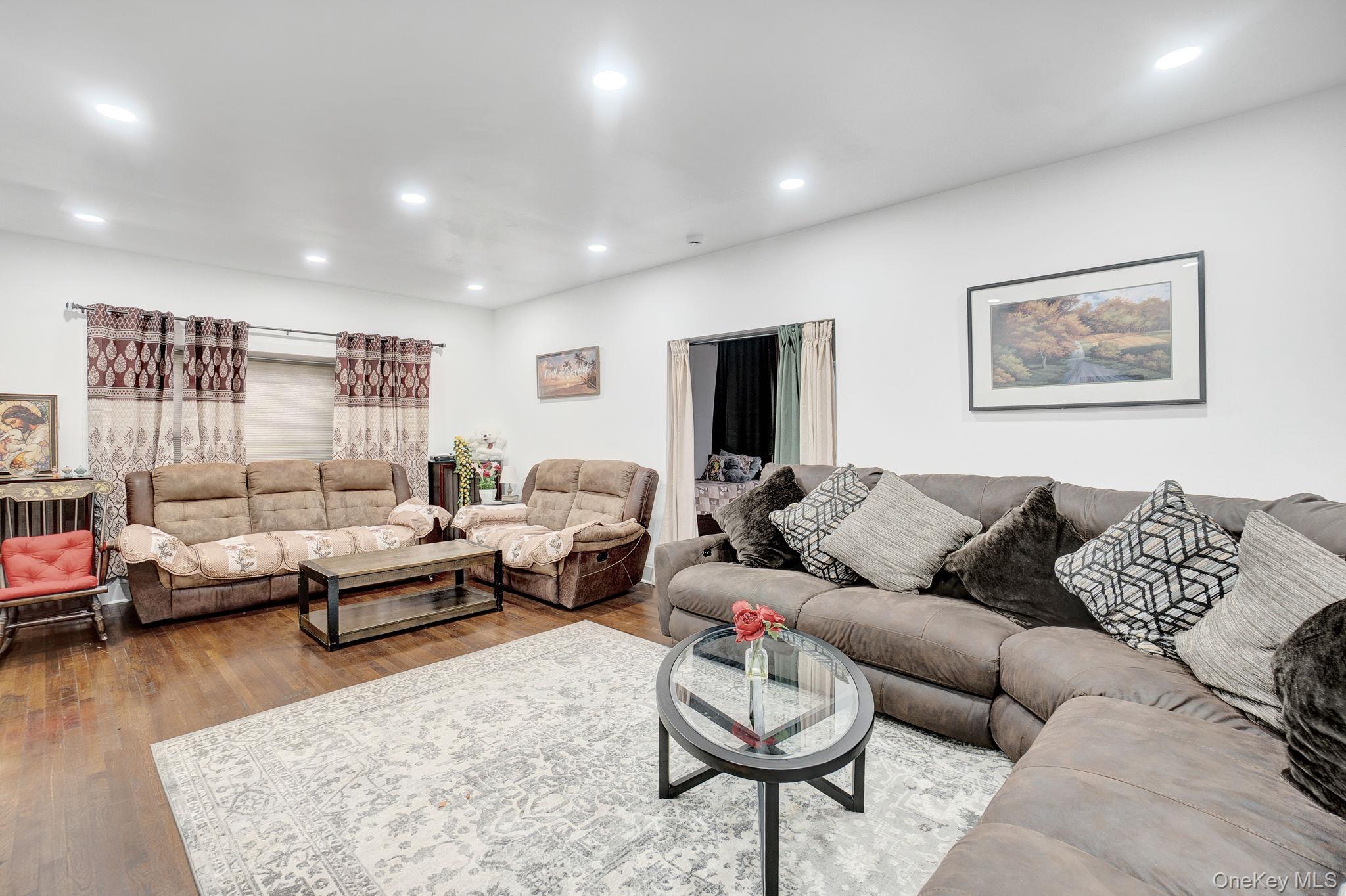 #9 photo, 810 Wallace Avenue, Baldwin , NY 11510