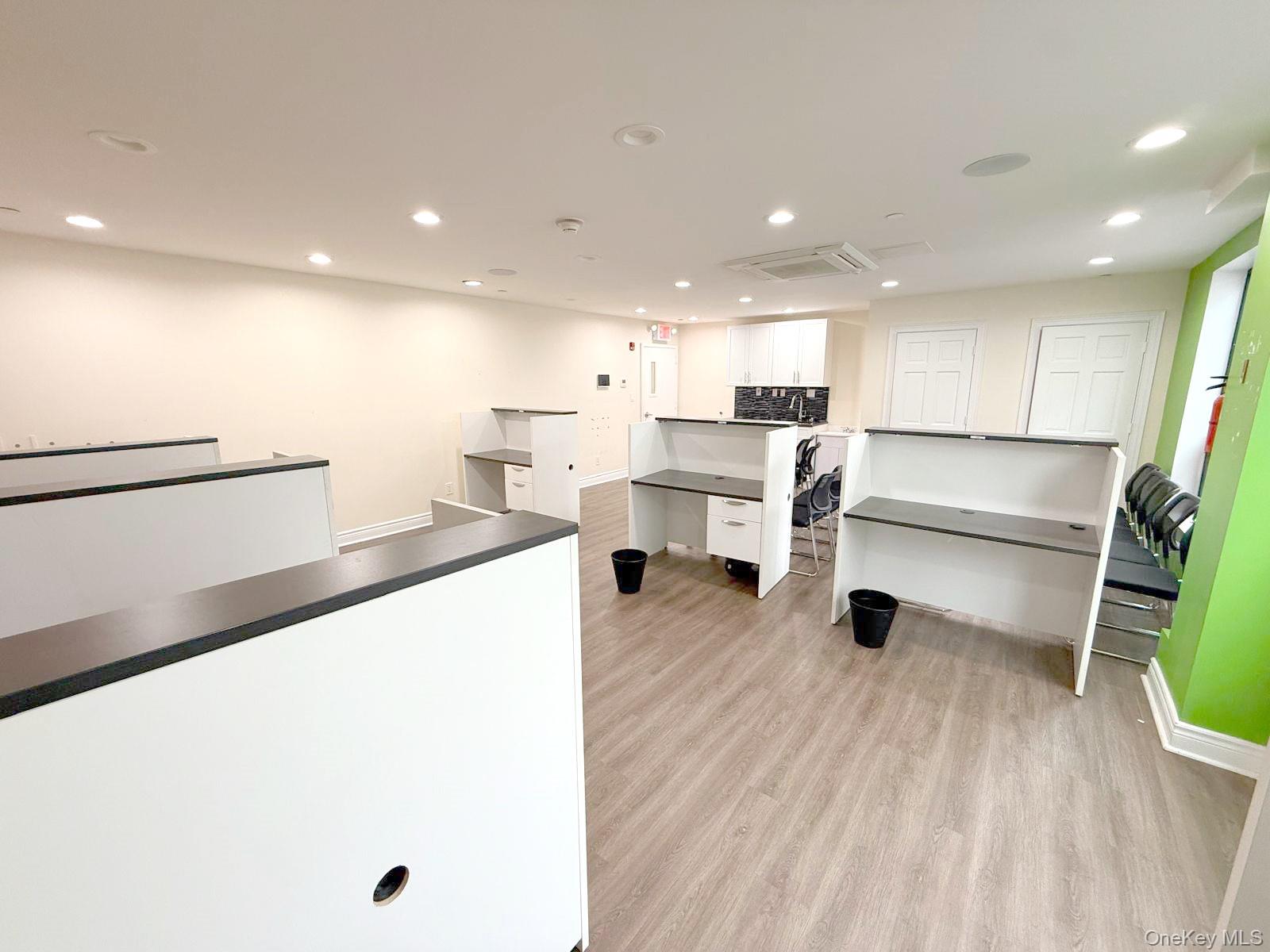 #6 photo, 8015 188th Street, Jamaica Estates , NY 11423