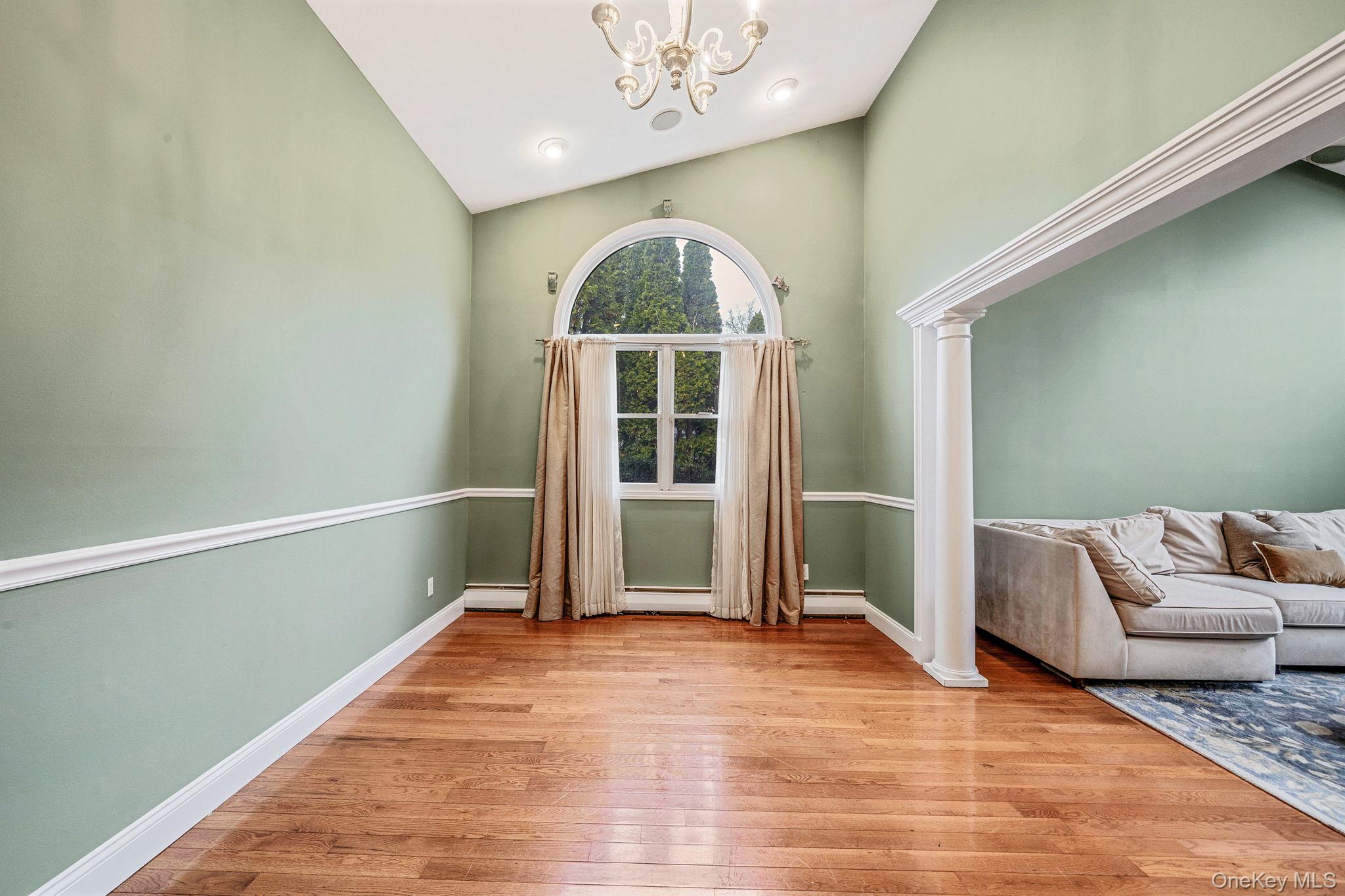 #7 photo, 310 Terry Road, Smithtown , NY 11787