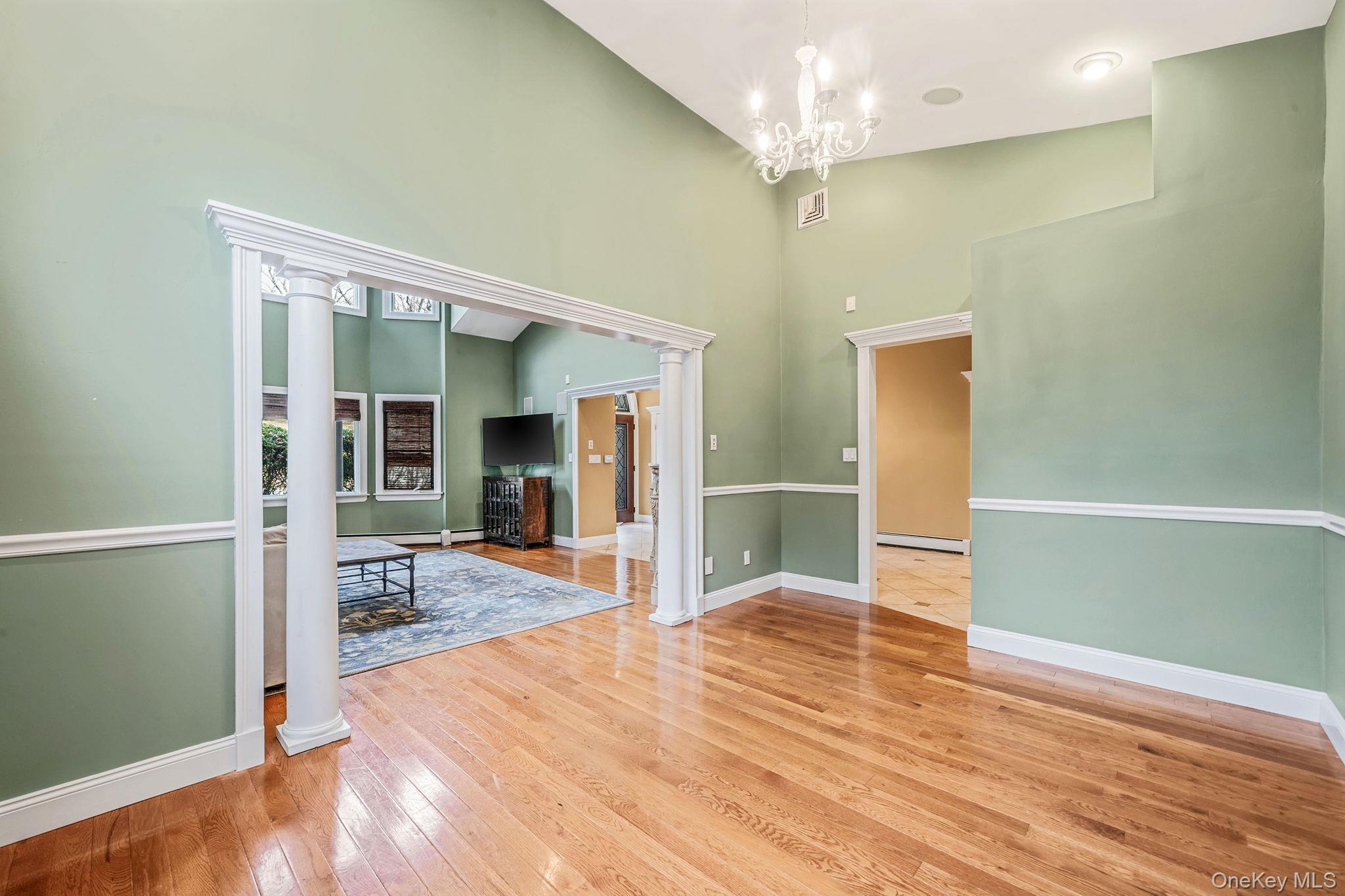 #8 photo, 310 Terry Road, Smithtown , NY 11787