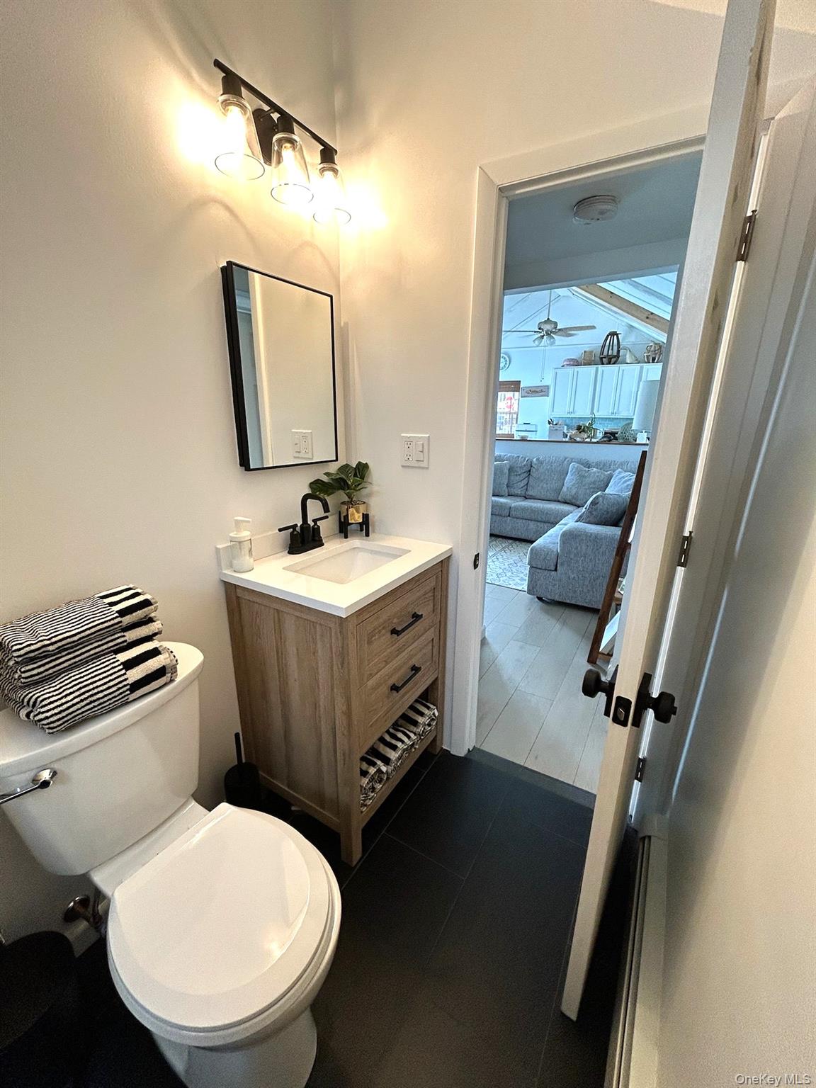 #12 photo, 800 S 6th Street, Lindenhurst , NY 11757