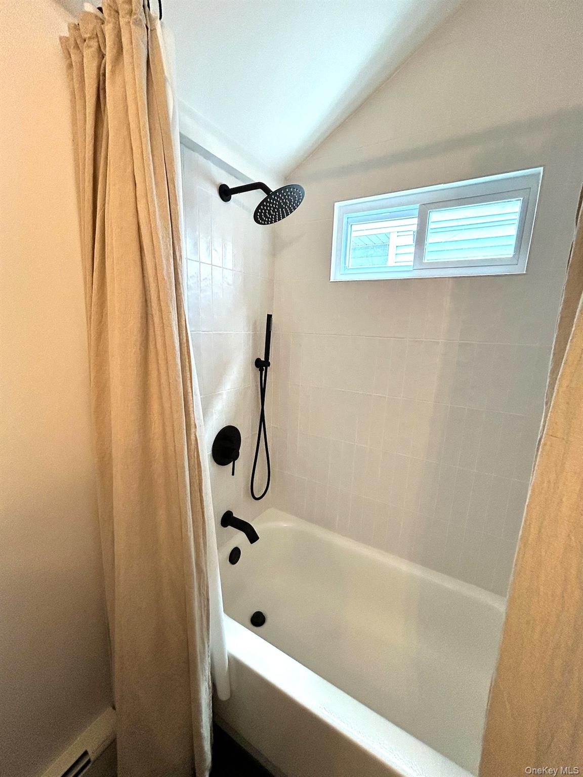 #13 photo, 800 S 6th Street, Lindenhurst , NY 11757