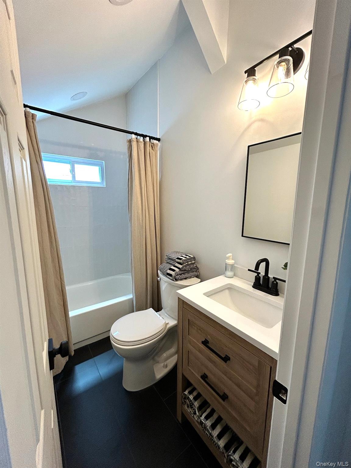 #14 photo, 800 S 6th Street, Lindenhurst , NY 11757