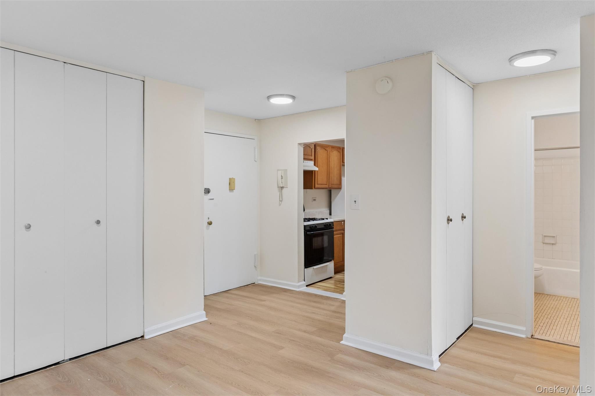 #4 photo, 150-38 Union Turnpike, Kew Garden Hills , NY 11367