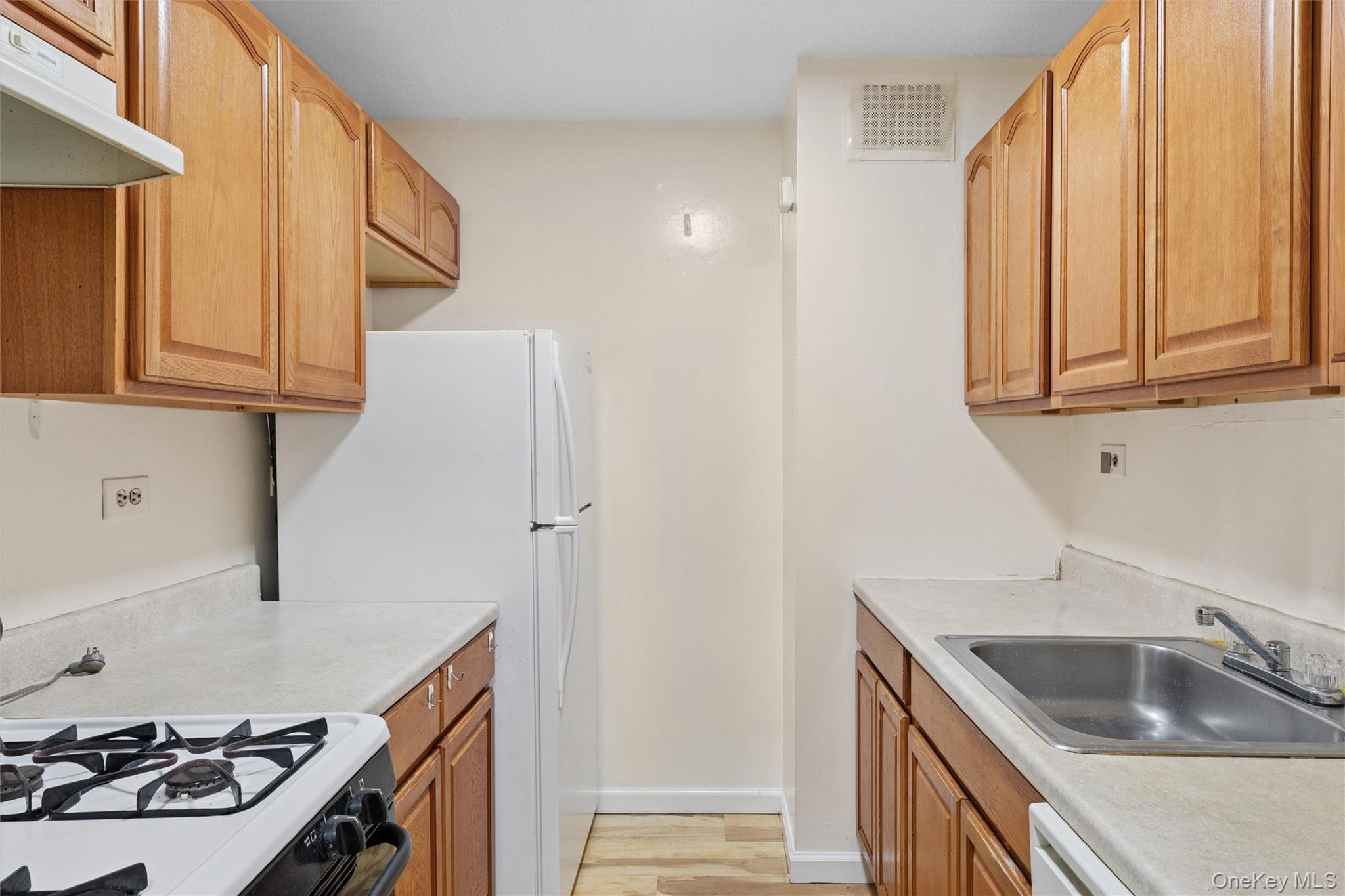 #6 photo, 150-38 Union Turnpike, Kew Garden Hills , NY 11367