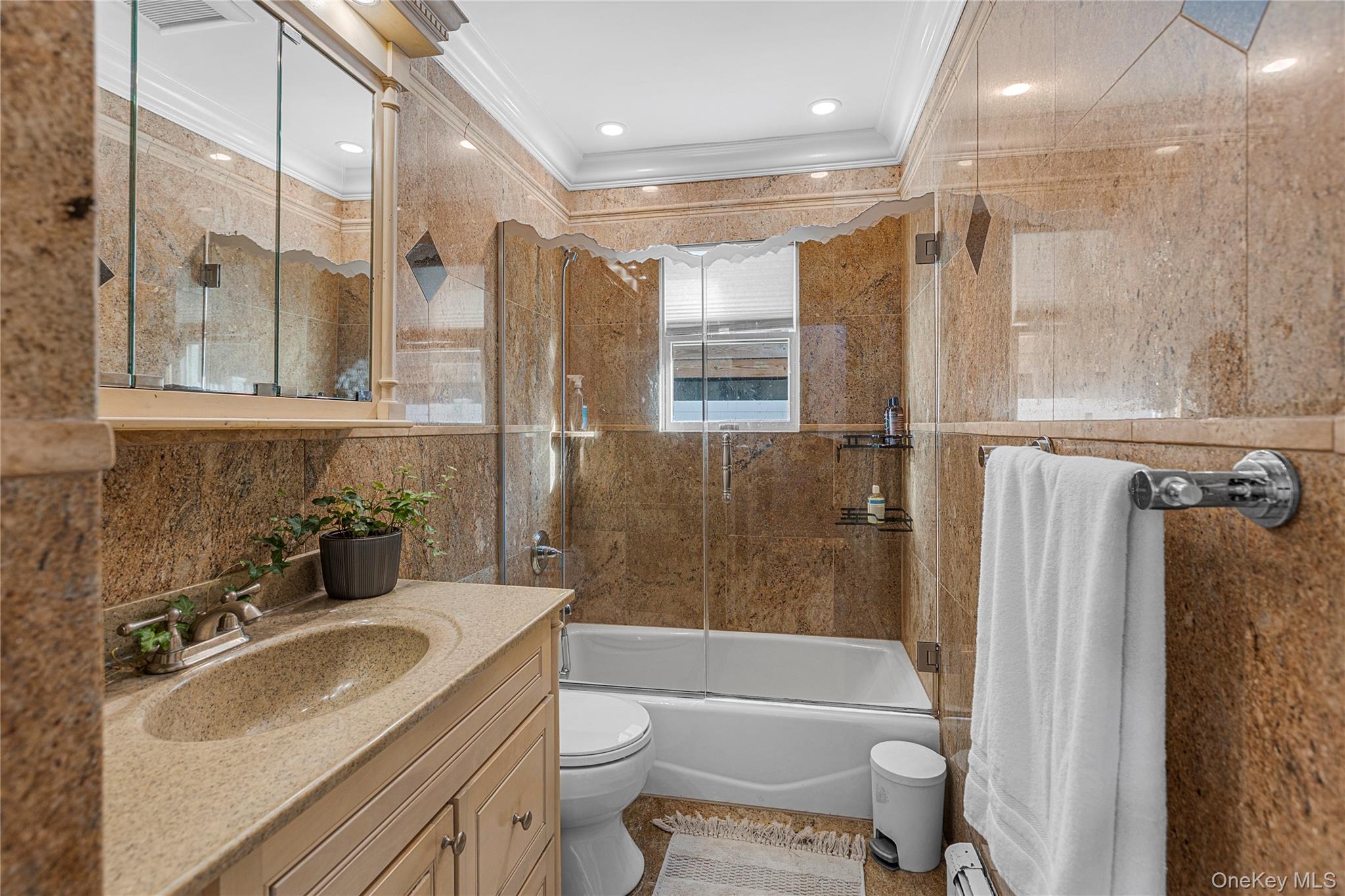 #14 photo, 803 S 7th Street, Lindenhurst , NY 11757