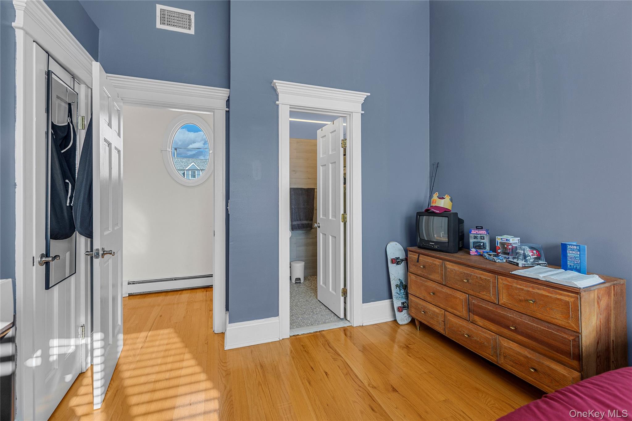 #16 photo, 803 S 7th Street, Lindenhurst , NY 11757