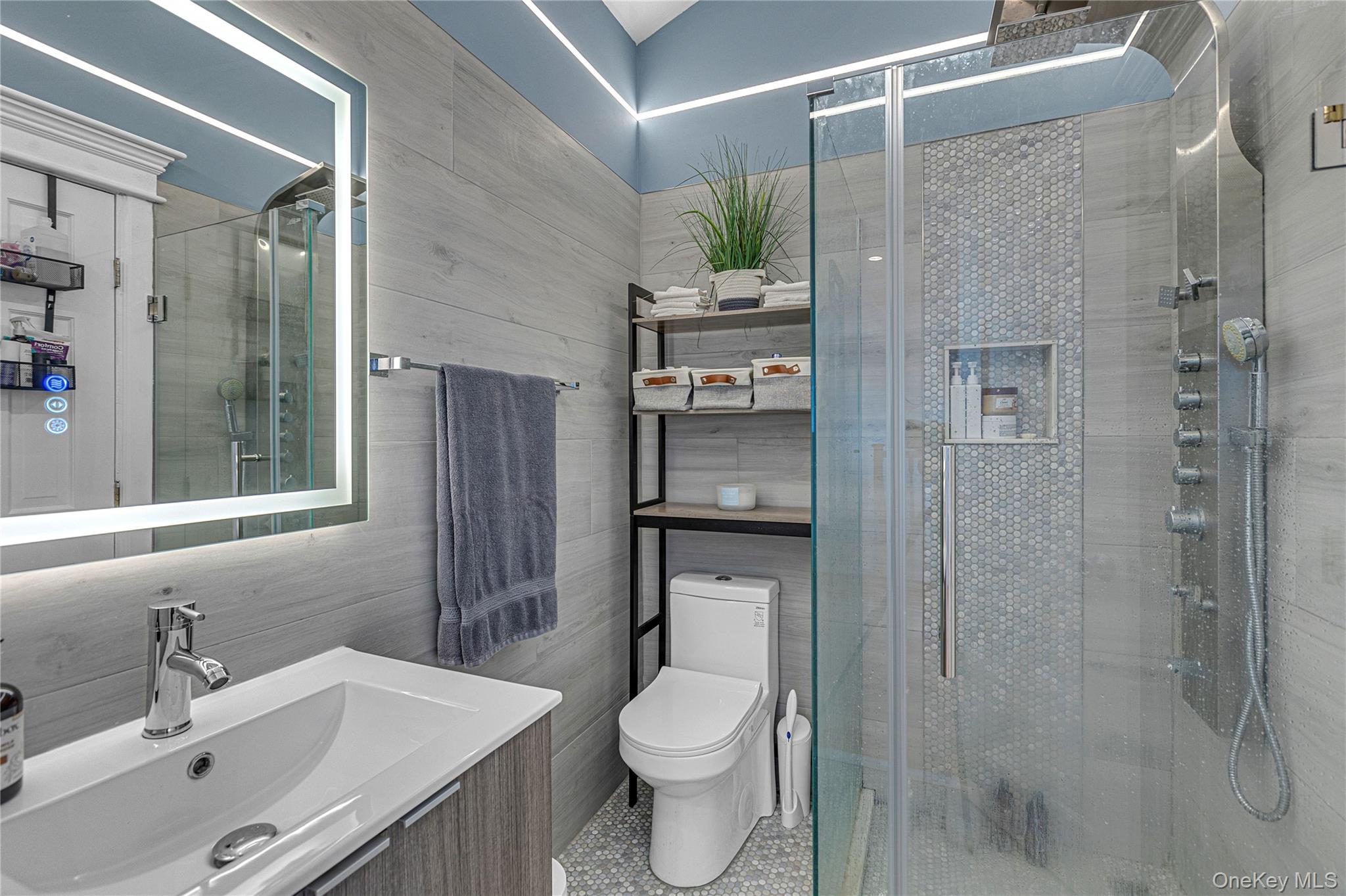 #17 photo, 803 S 7th Street, Lindenhurst , NY 11757