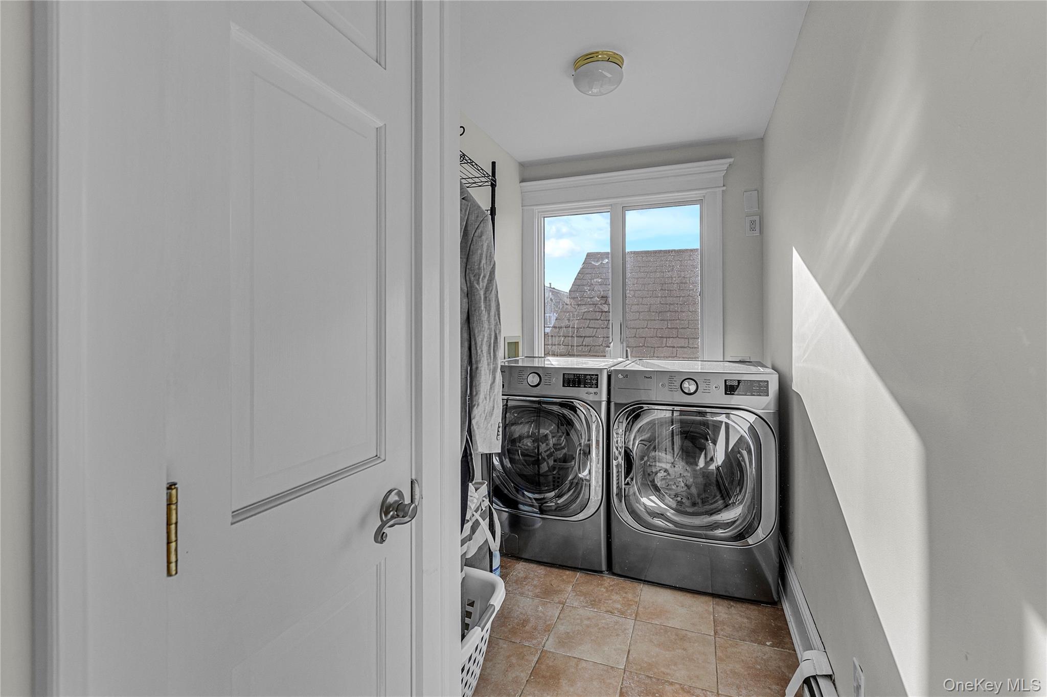 #18 photo, 803 S 7th Street, Lindenhurst , NY 11757