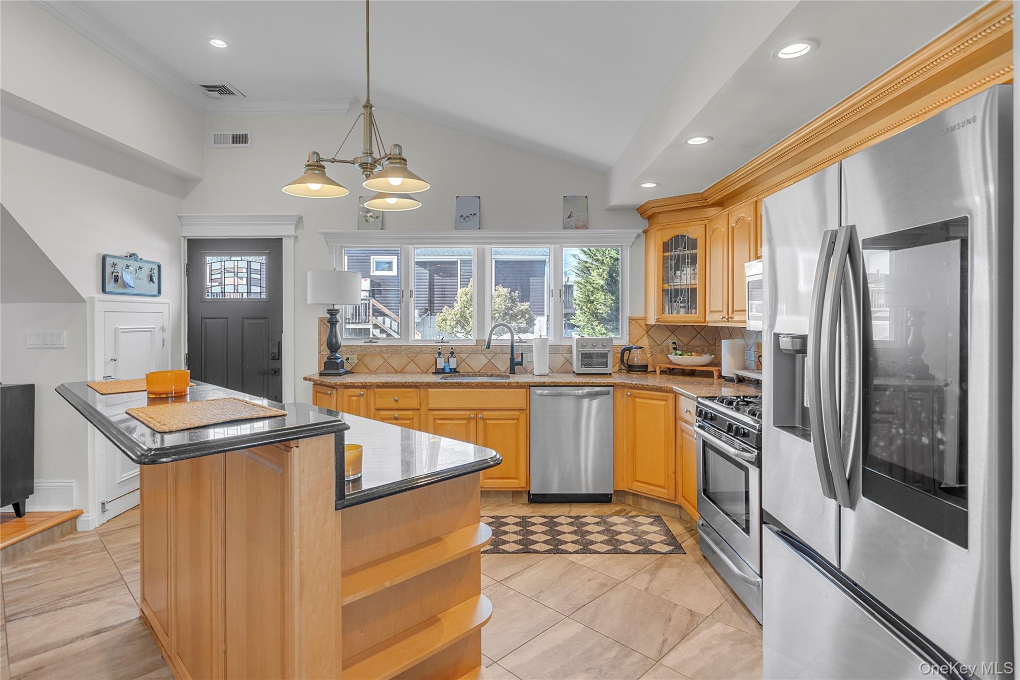 #4 photo, 803 S 7th Street, Lindenhurst , NY 11757