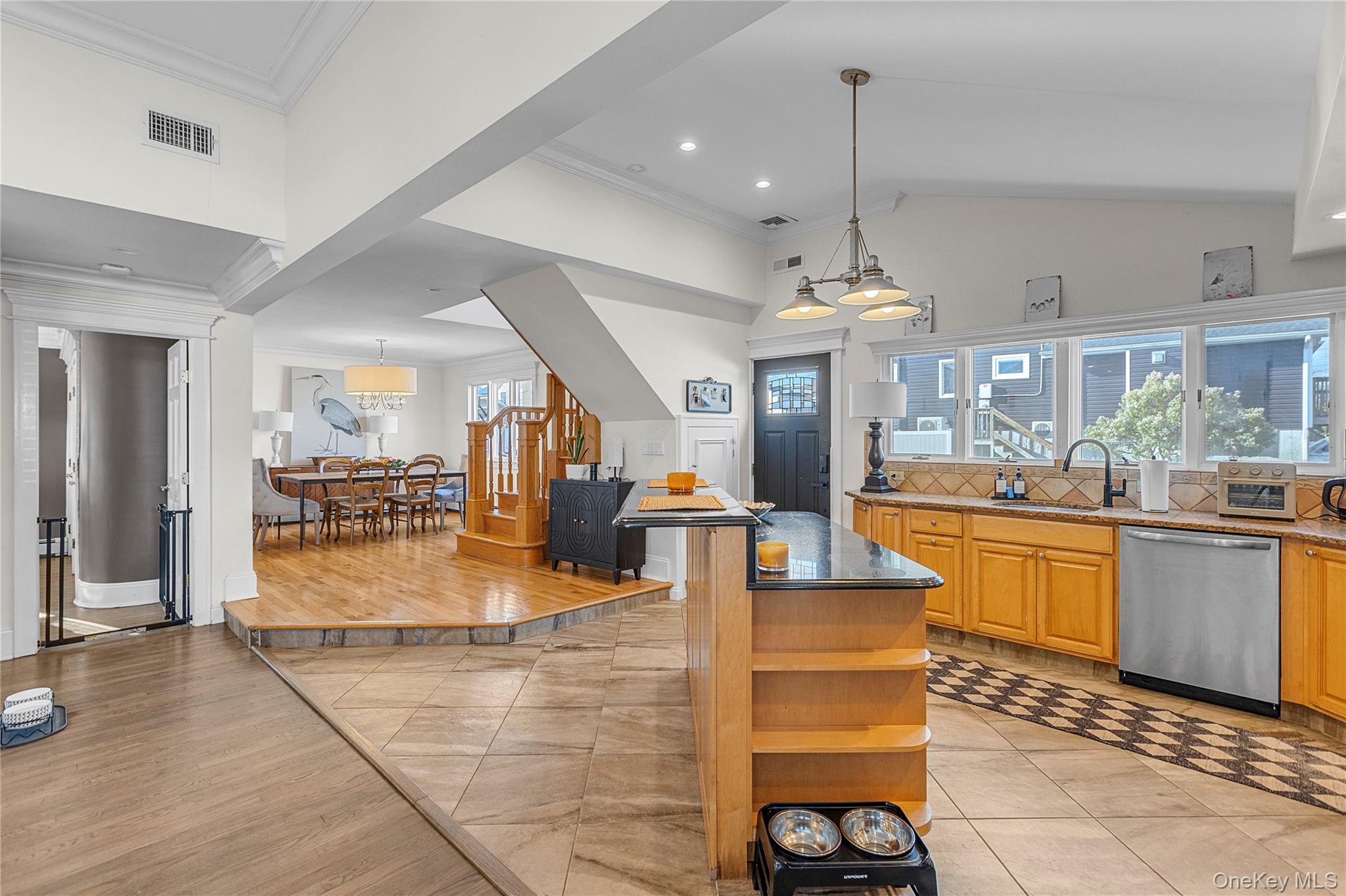 #5 photo, 803 S 7th Street, Lindenhurst , NY 11757