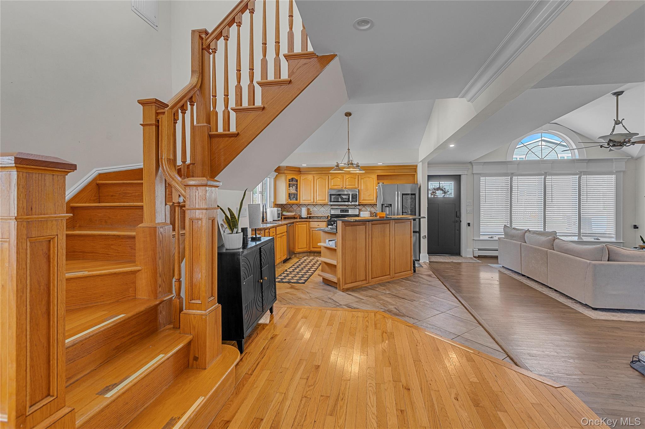 #8 photo, 803 S 7th Street, Lindenhurst , NY 11757