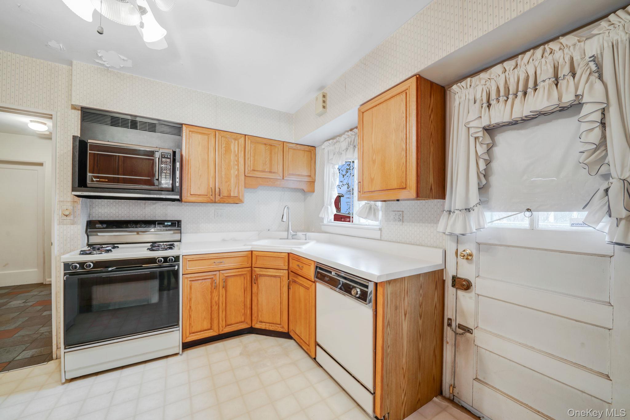 #17 photo, 23106 Union Turnpike, Bellerose Manor , NY 11427