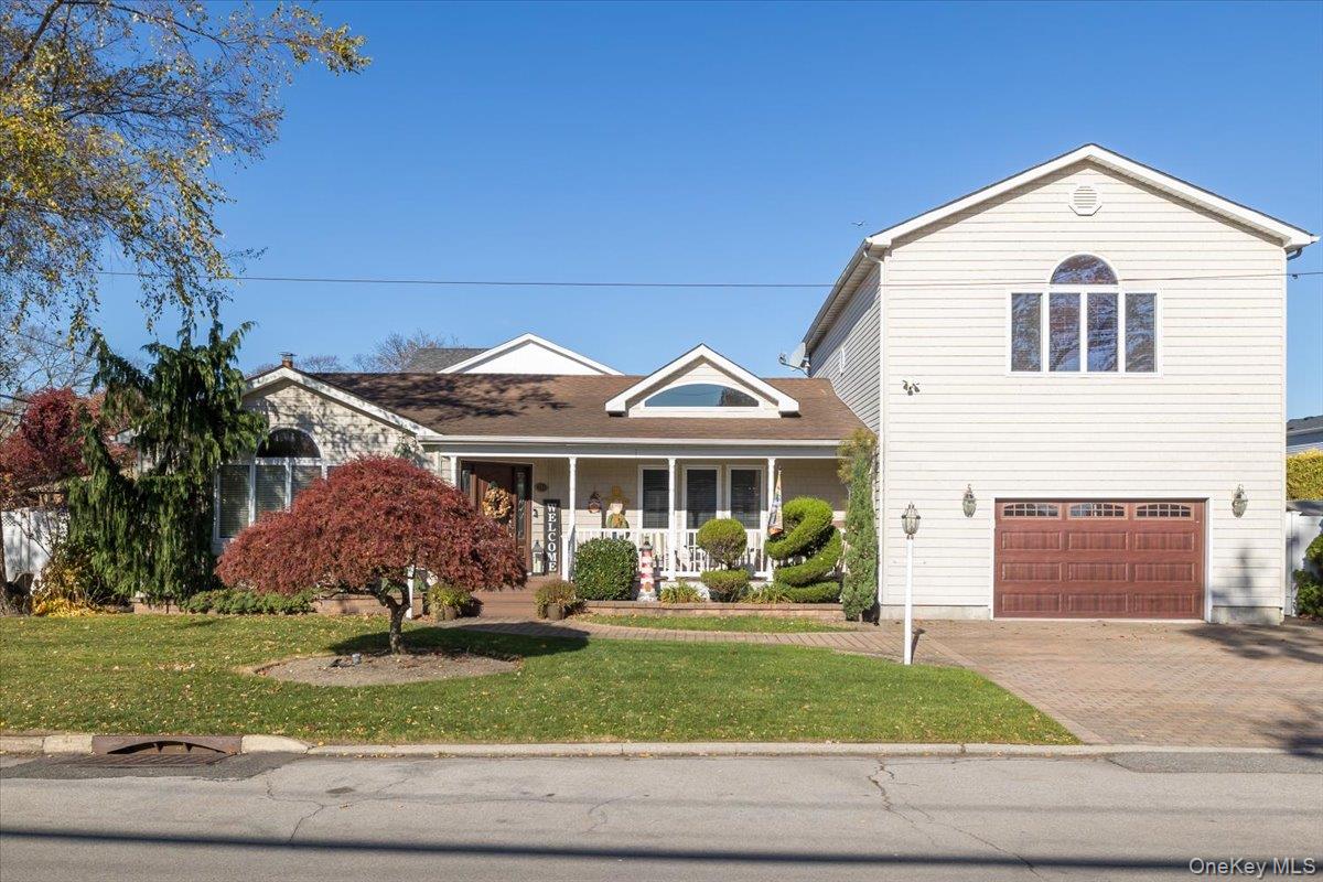 #1 photo, 194 Newark Street, Lindenhurst , NY 11757