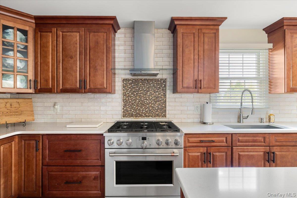 #13 photo, 194 Newark Street, Lindenhurst , NY 11757