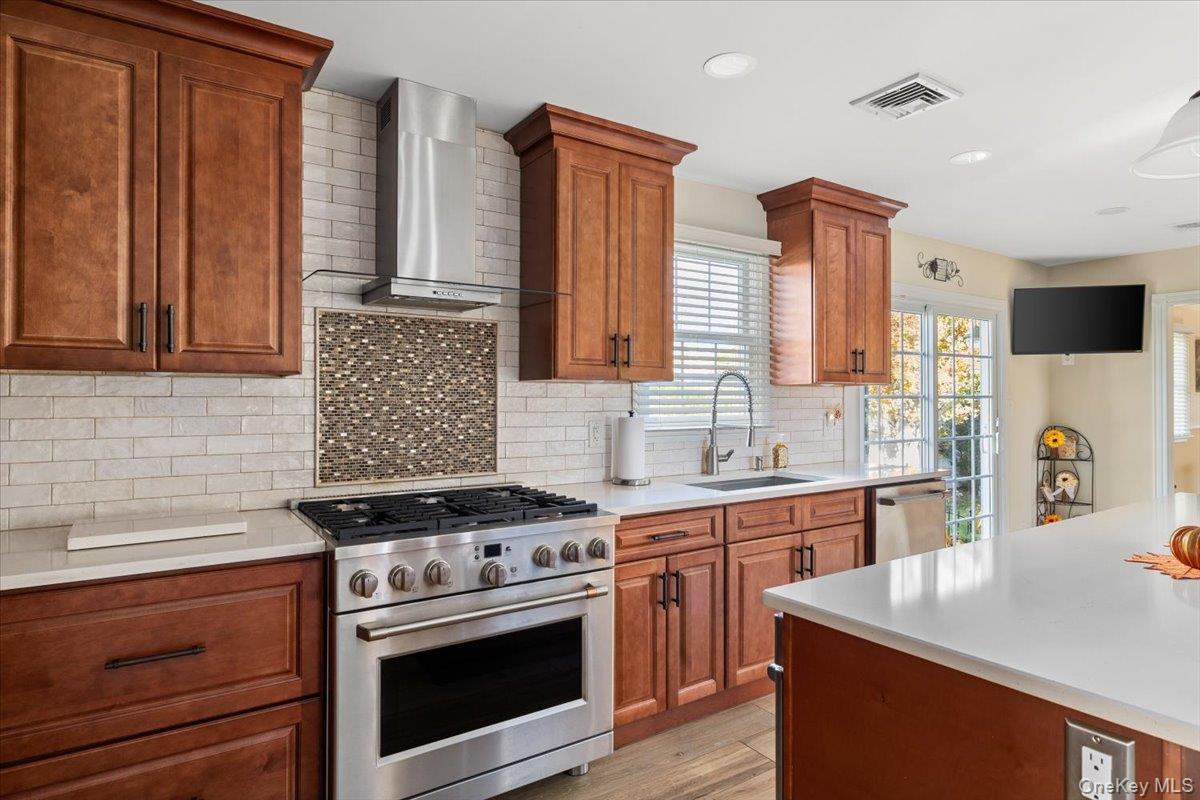 #14 photo, 194 Newark Street, Lindenhurst , NY 11757