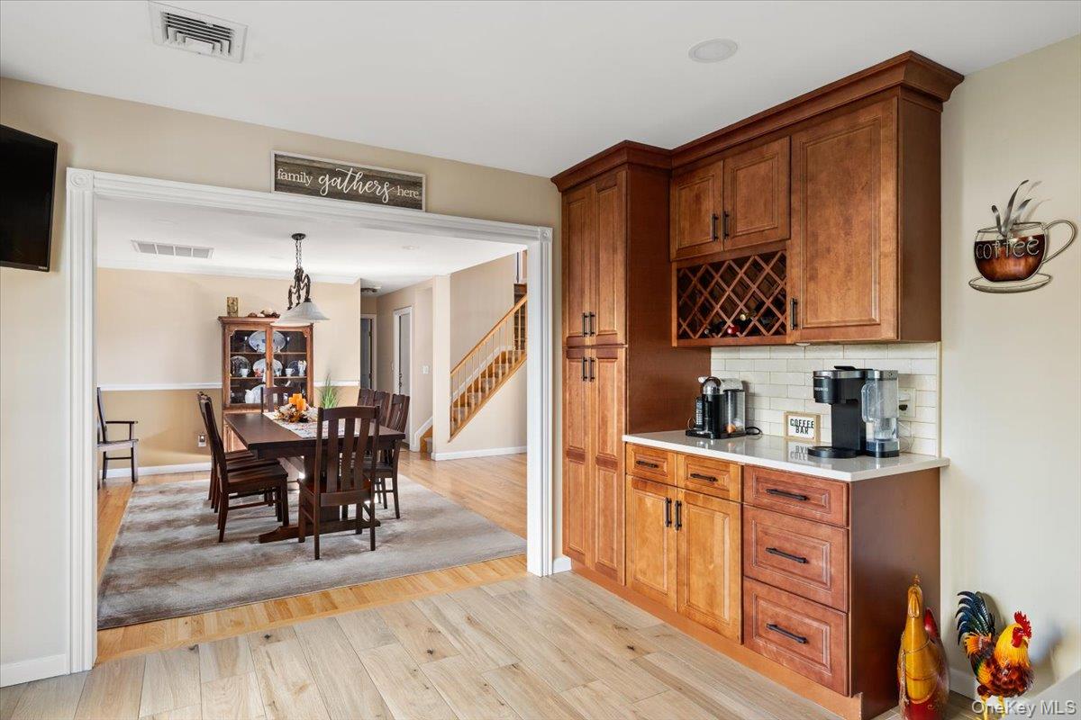 #15 photo, 194 Newark Street, Lindenhurst , NY 11757