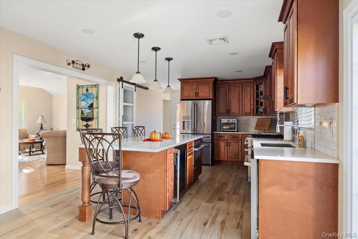 #16 photo, 194 Newark Street, Lindenhurst , NY 11757