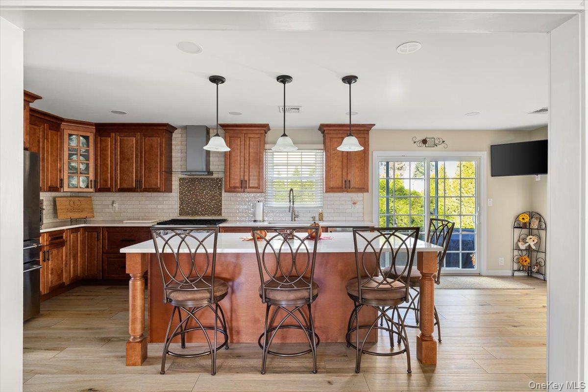 #17 photo, 194 Newark Street, Lindenhurst , NY 11757