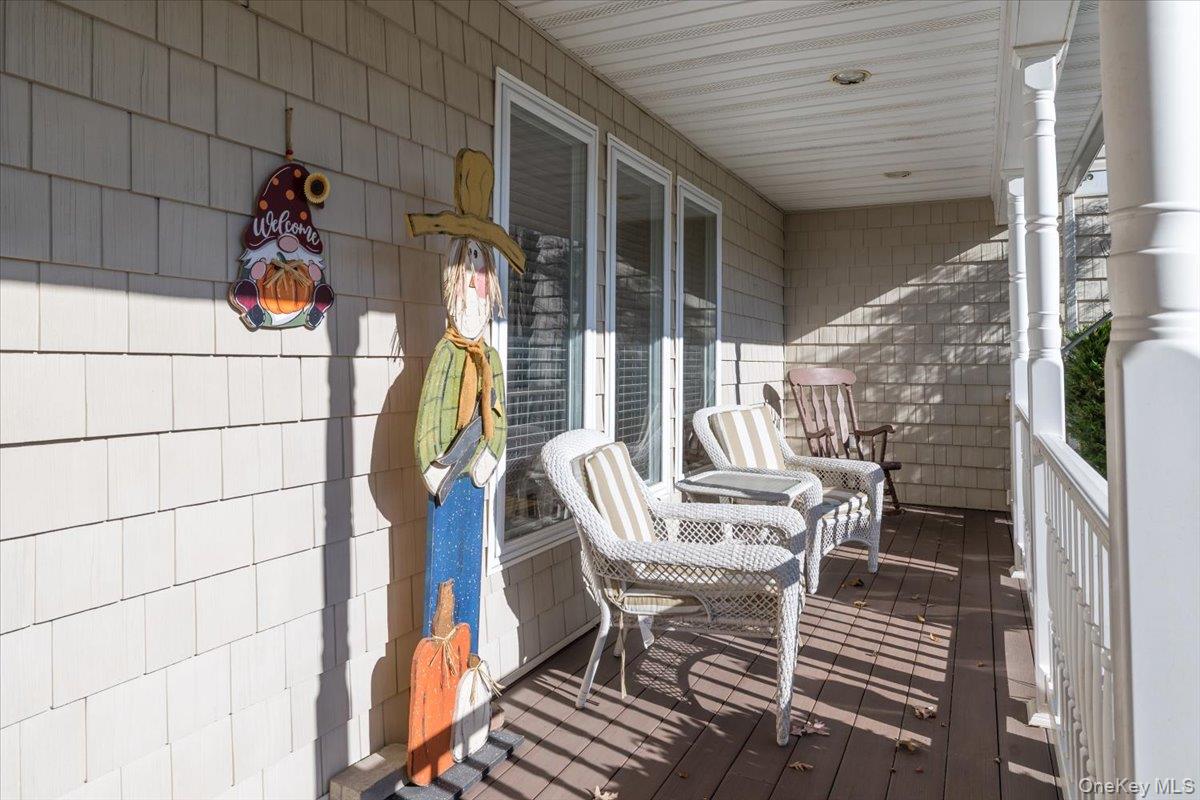 #4 photo, 194 Newark Street, Lindenhurst , NY 11757