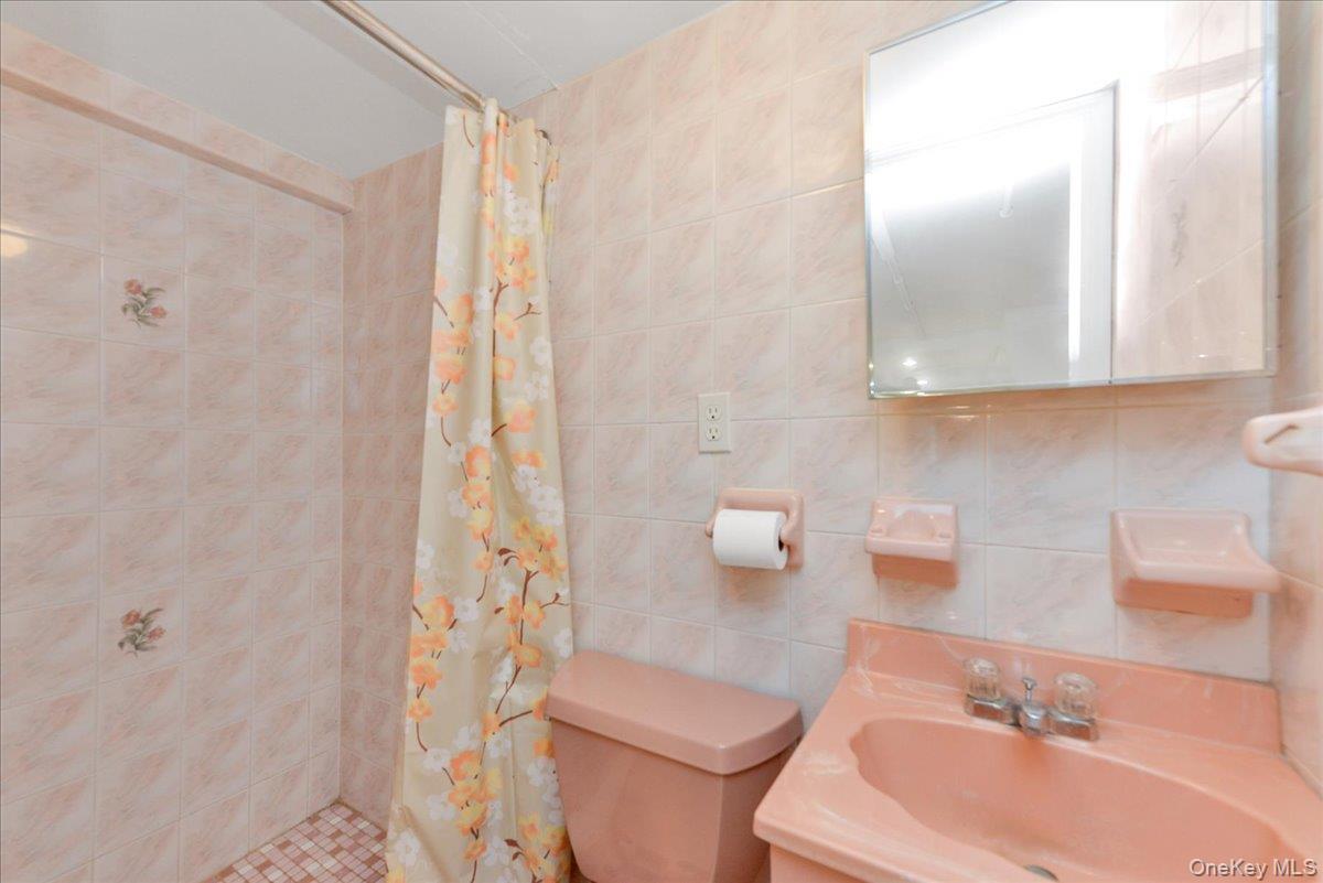 #12 photo, 195-31 39 Avenue, Flushing , NY 11358