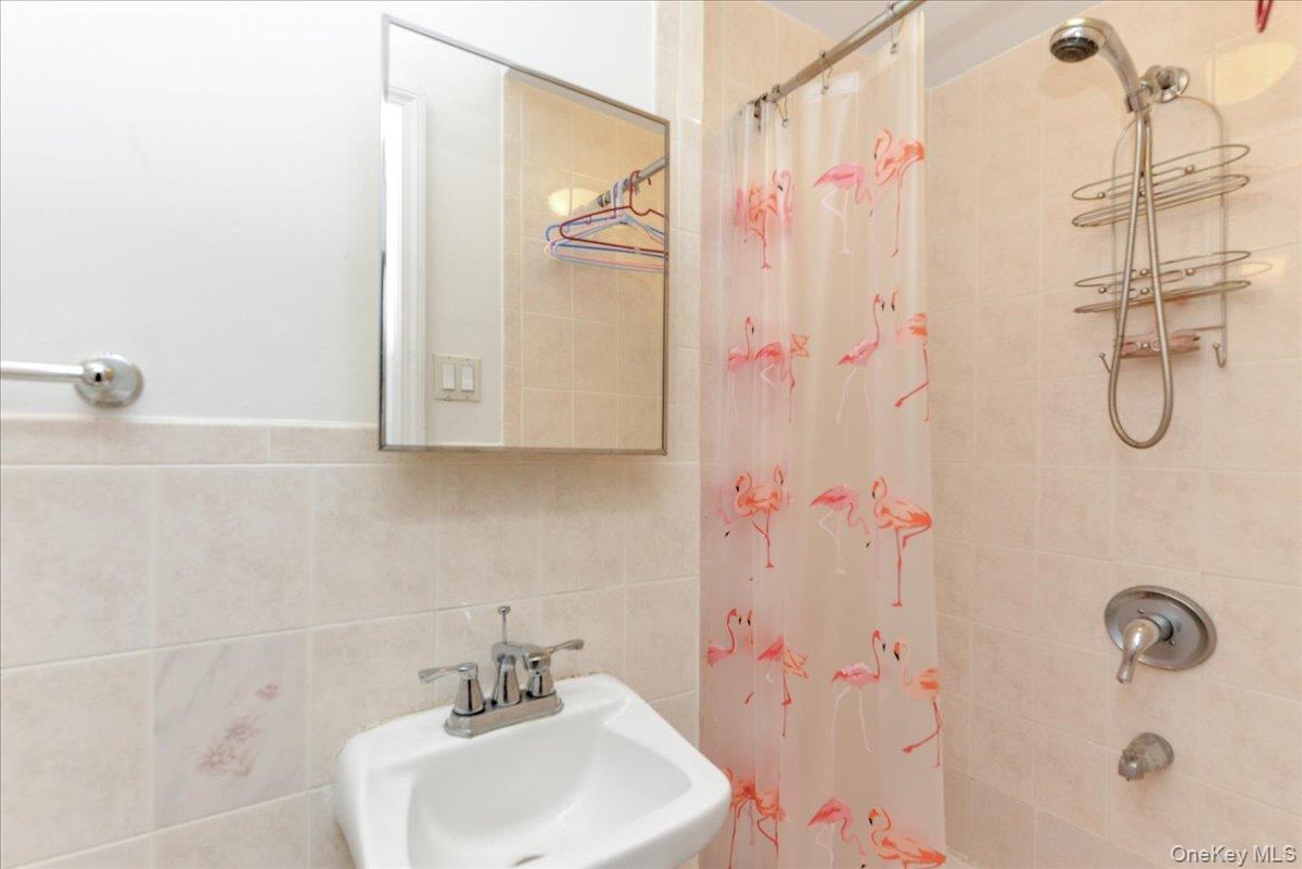 #13 photo, 195-31 39 Avenue, Flushing , NY 11358