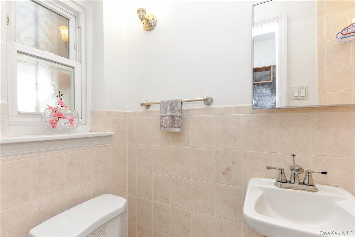 #14 photo, 195-31 39 Avenue, Flushing , NY 11358