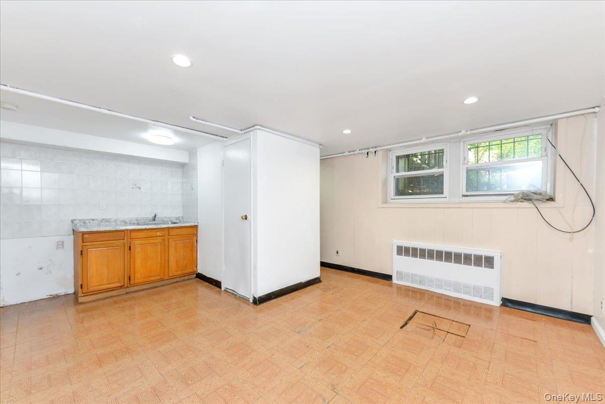 #15 photo, 195-31 39 Avenue, Flushing , NY 11358