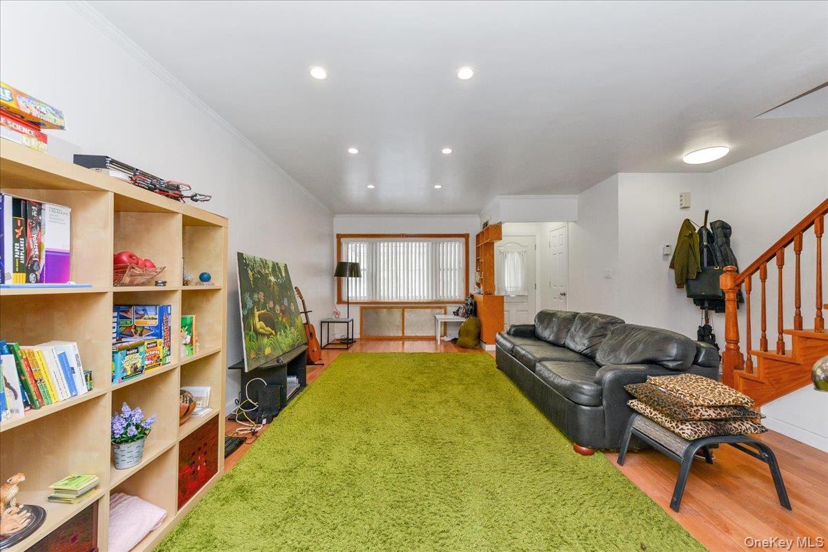 #3 photo, 195-31 39 Avenue, Flushing , NY 11358