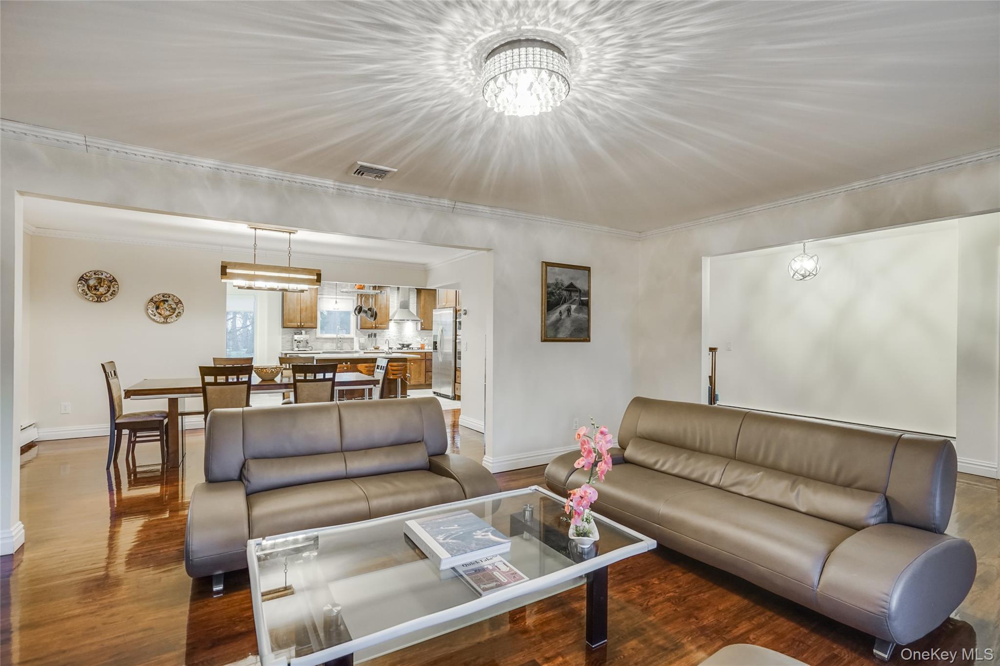 #3 photo, 1041 Glen Cove Avenue, Roslyn Harbor , NY 11576