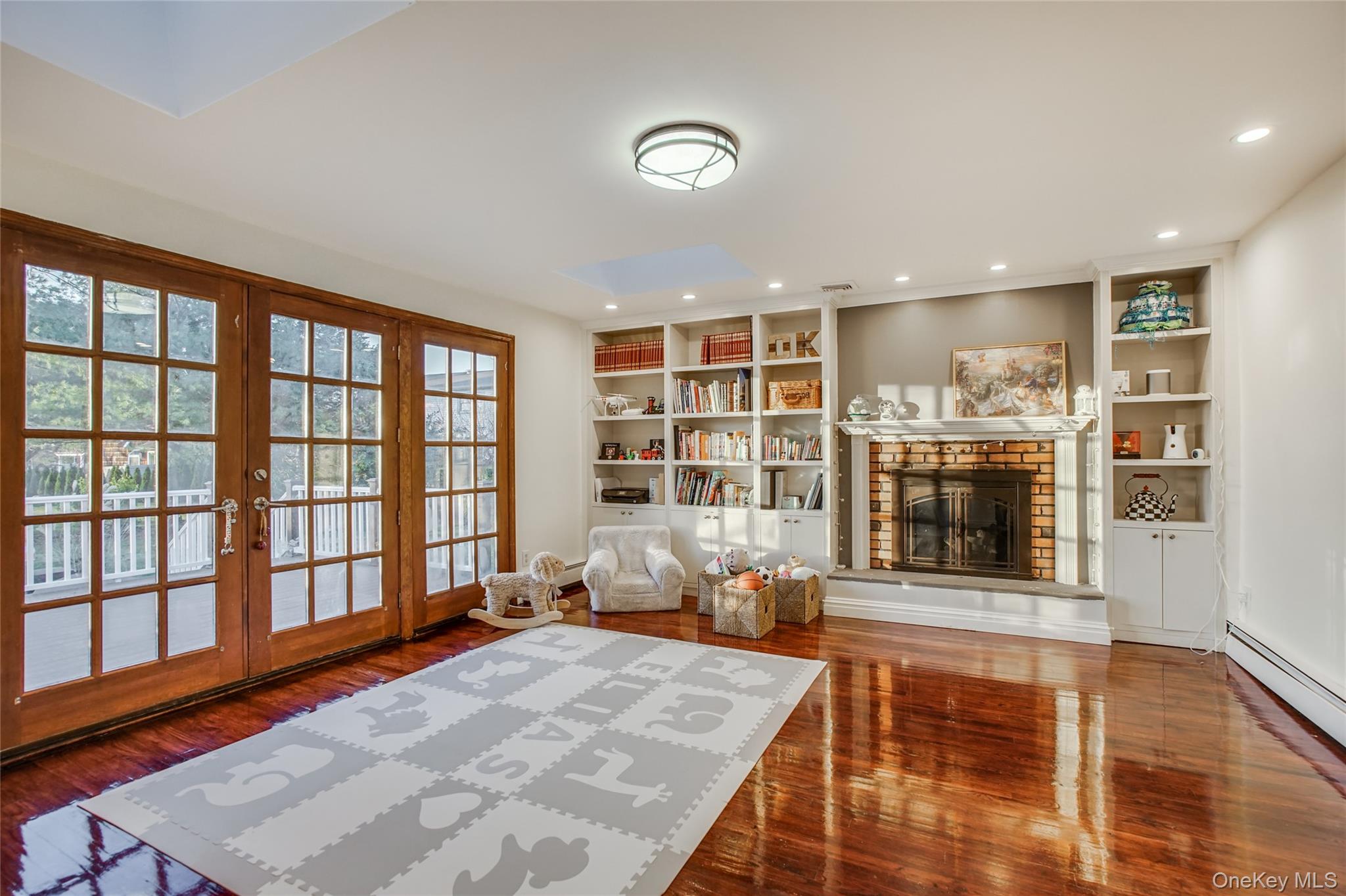 #4 photo, 1041 Glen Cove Avenue, Roslyn Harbor , NY 11576