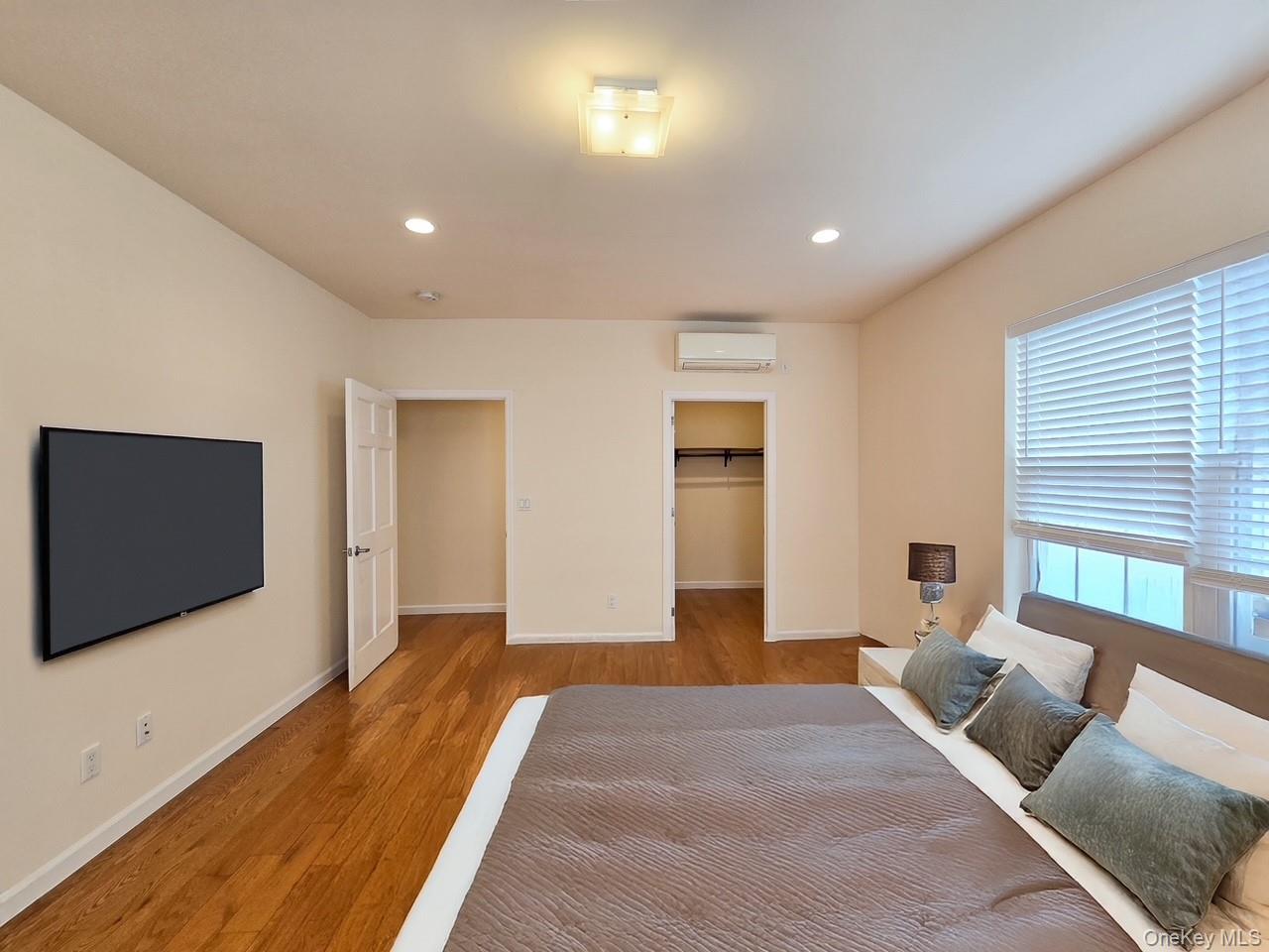 #8 photo, 35-35 155 Street, Flushing , NY 11354