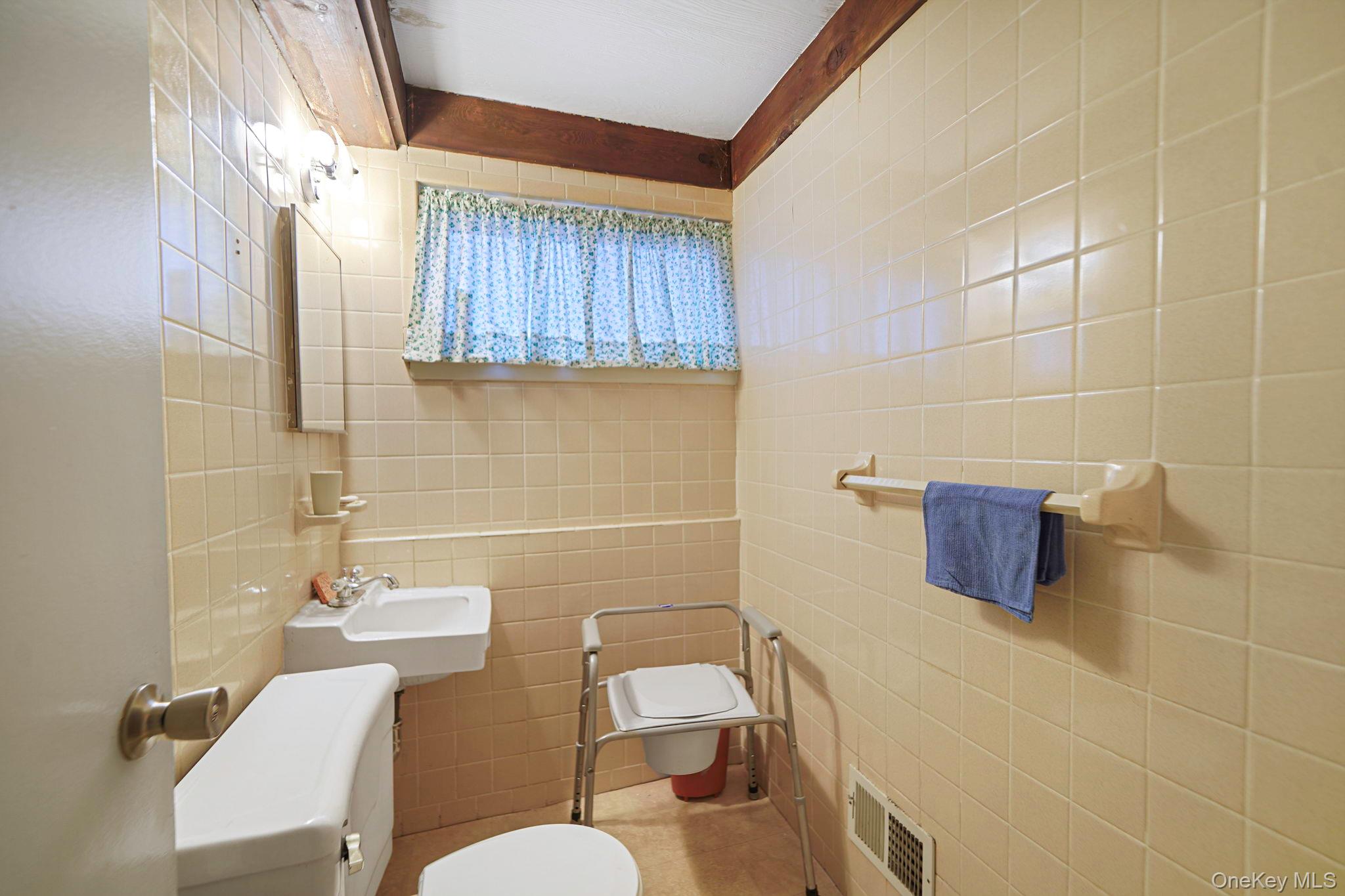 #13 photo, 31 Cabin Lane, East Setauket , NY 11733