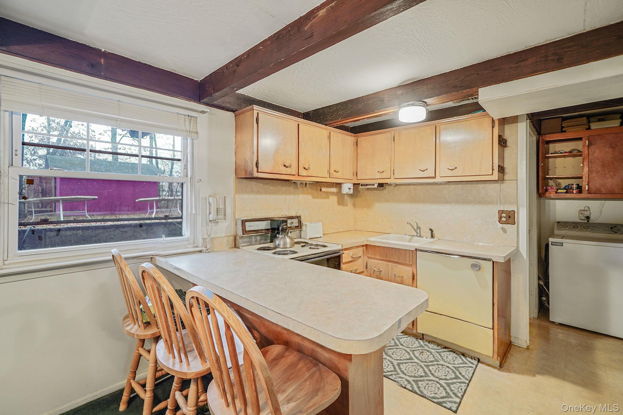 #4 photo, 31 Cabin Lane, East Setauket , NY 11733