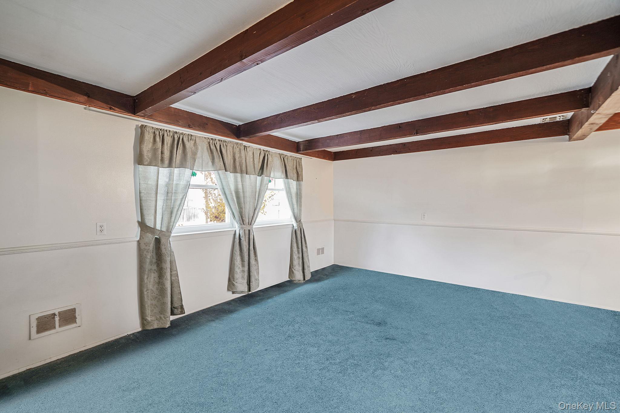 #8 photo, 31 Cabin Lane, East Setauket , NY 11733