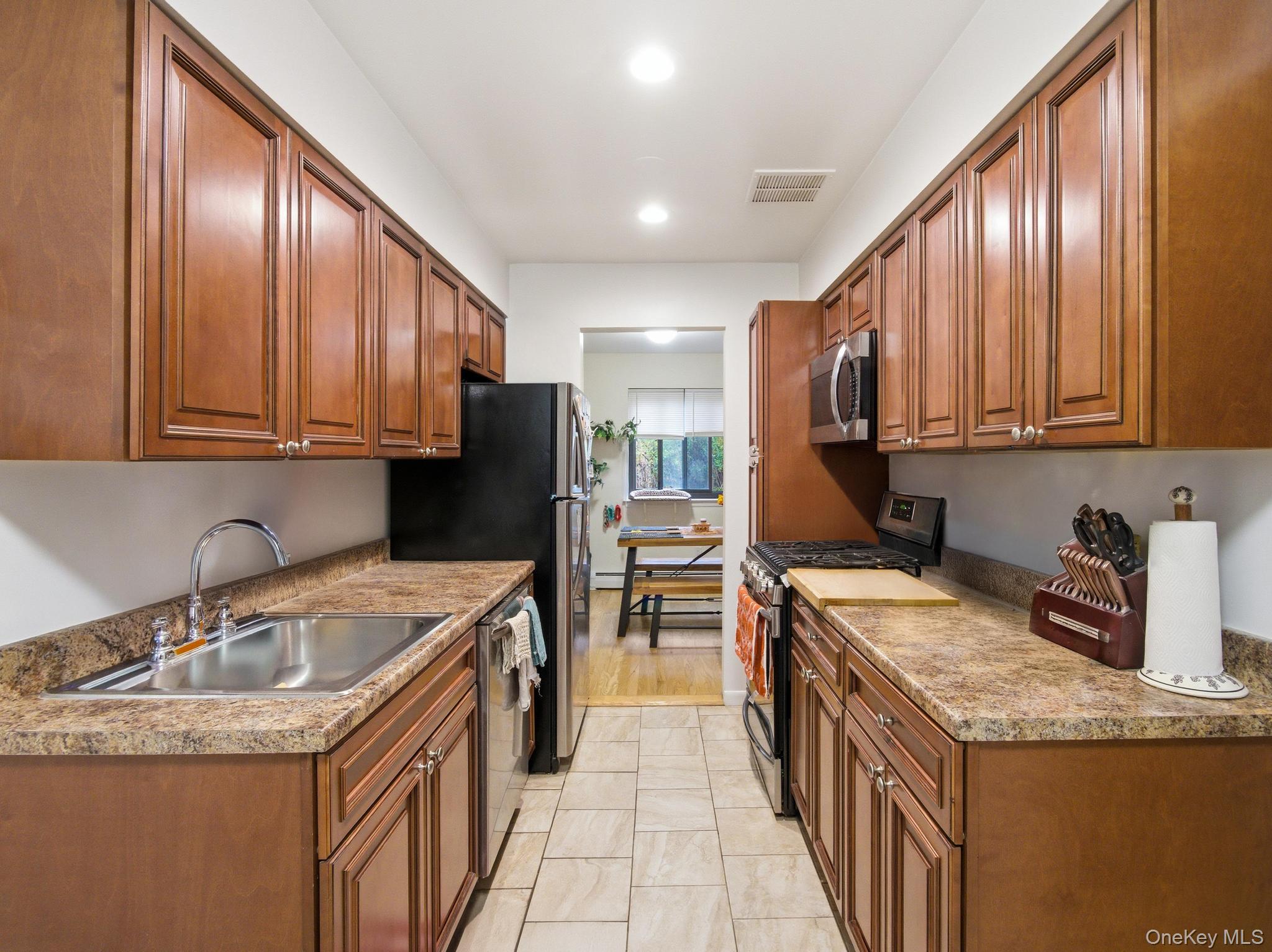 #6 photo, 3 Brevoort Drive, Pomona , NY 10970