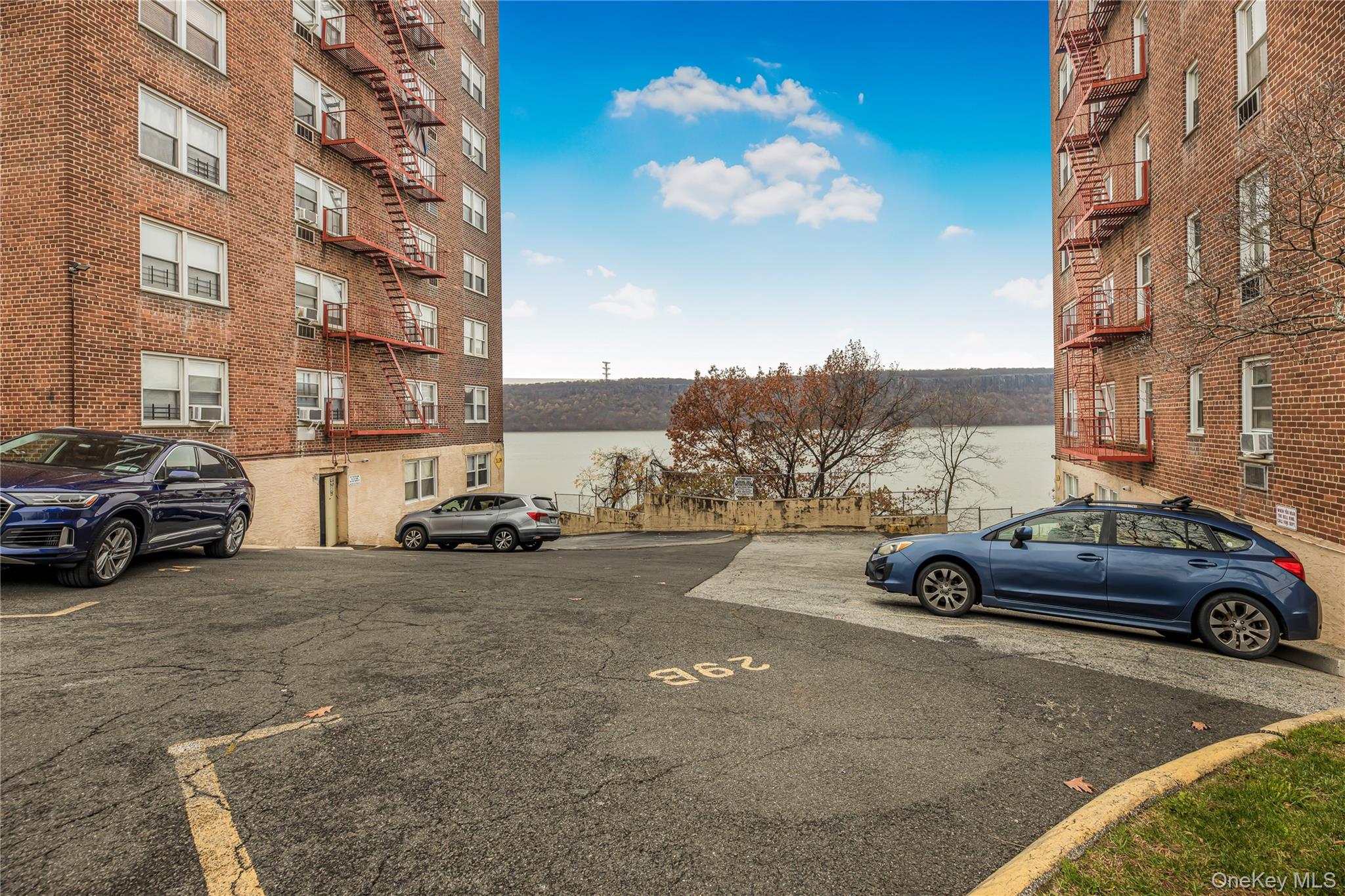 #15 photo, 679 Warburton Avenue, Yonkers , NY 10701