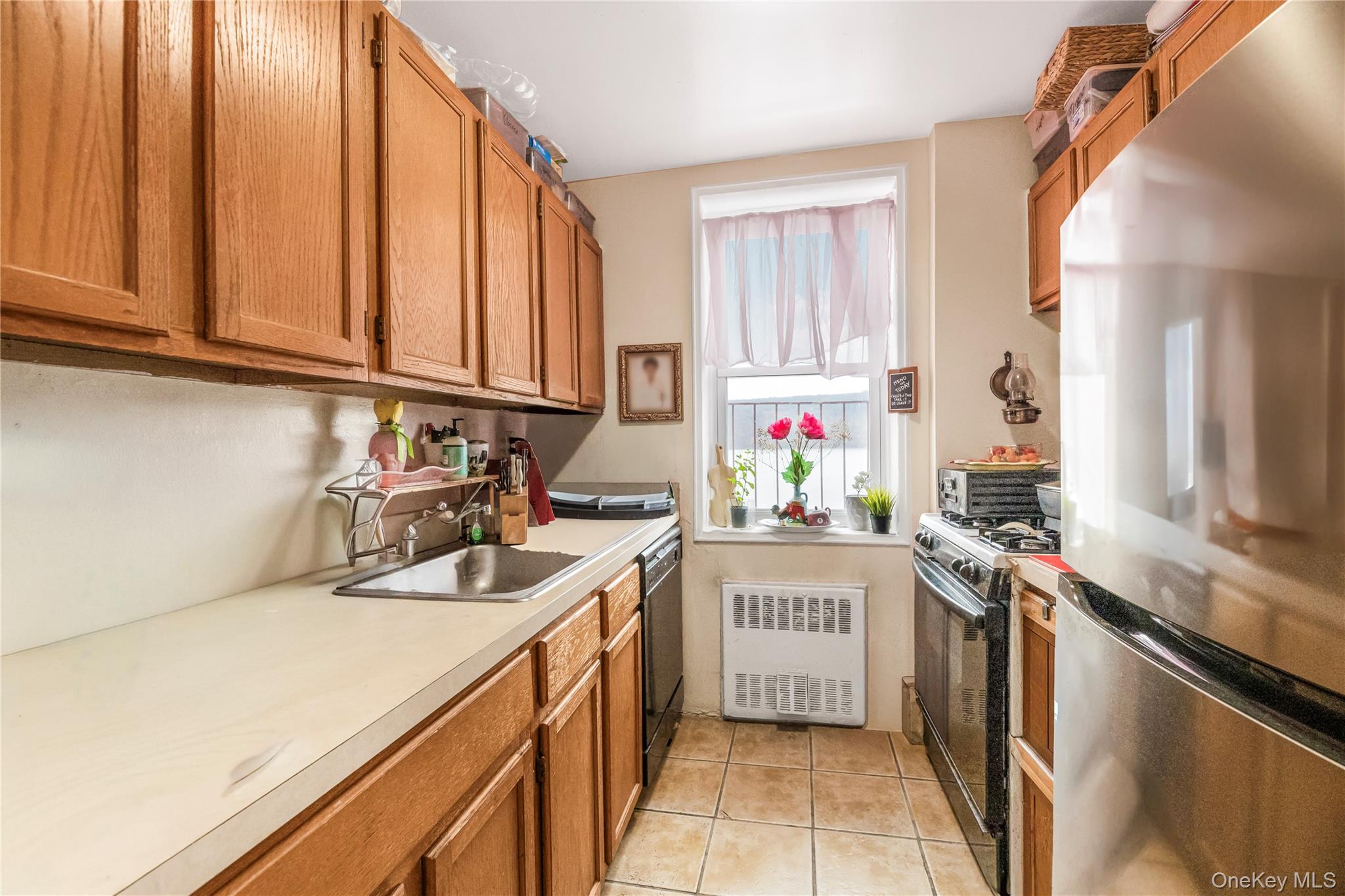 #7 photo, 679 Warburton Avenue, Yonkers , NY 10701