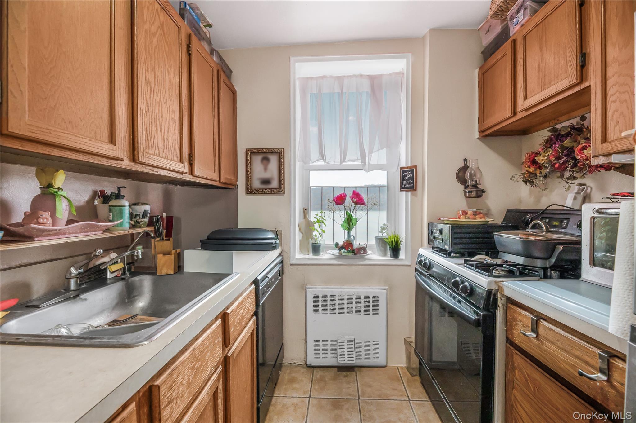 #8 photo, 679 Warburton Avenue, Yonkers , NY 10701