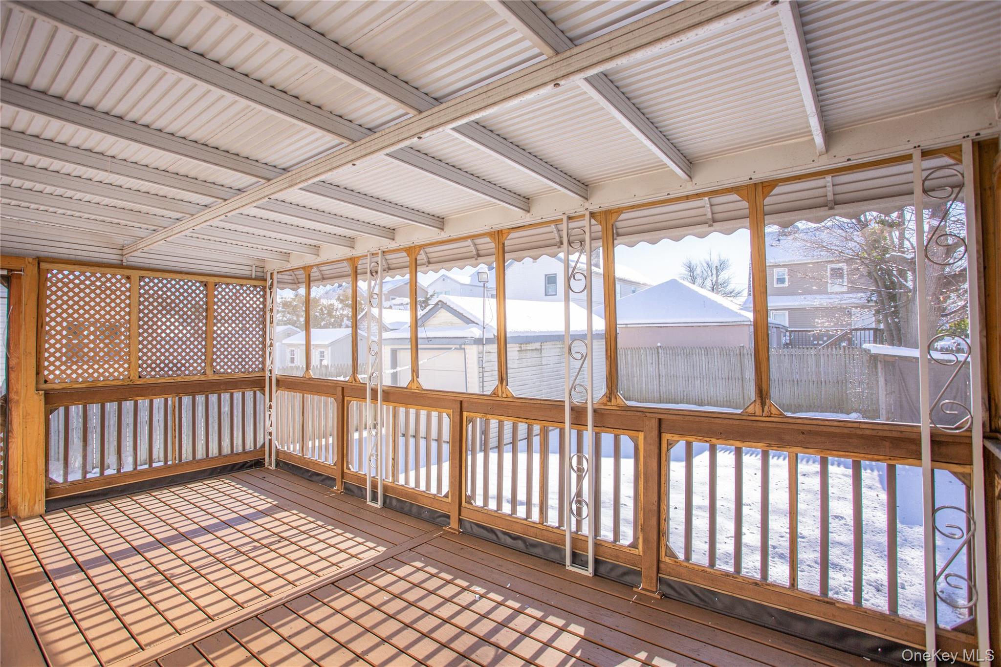 #16 photo, 1261 Waverly Street, Hewlett , NY 11557